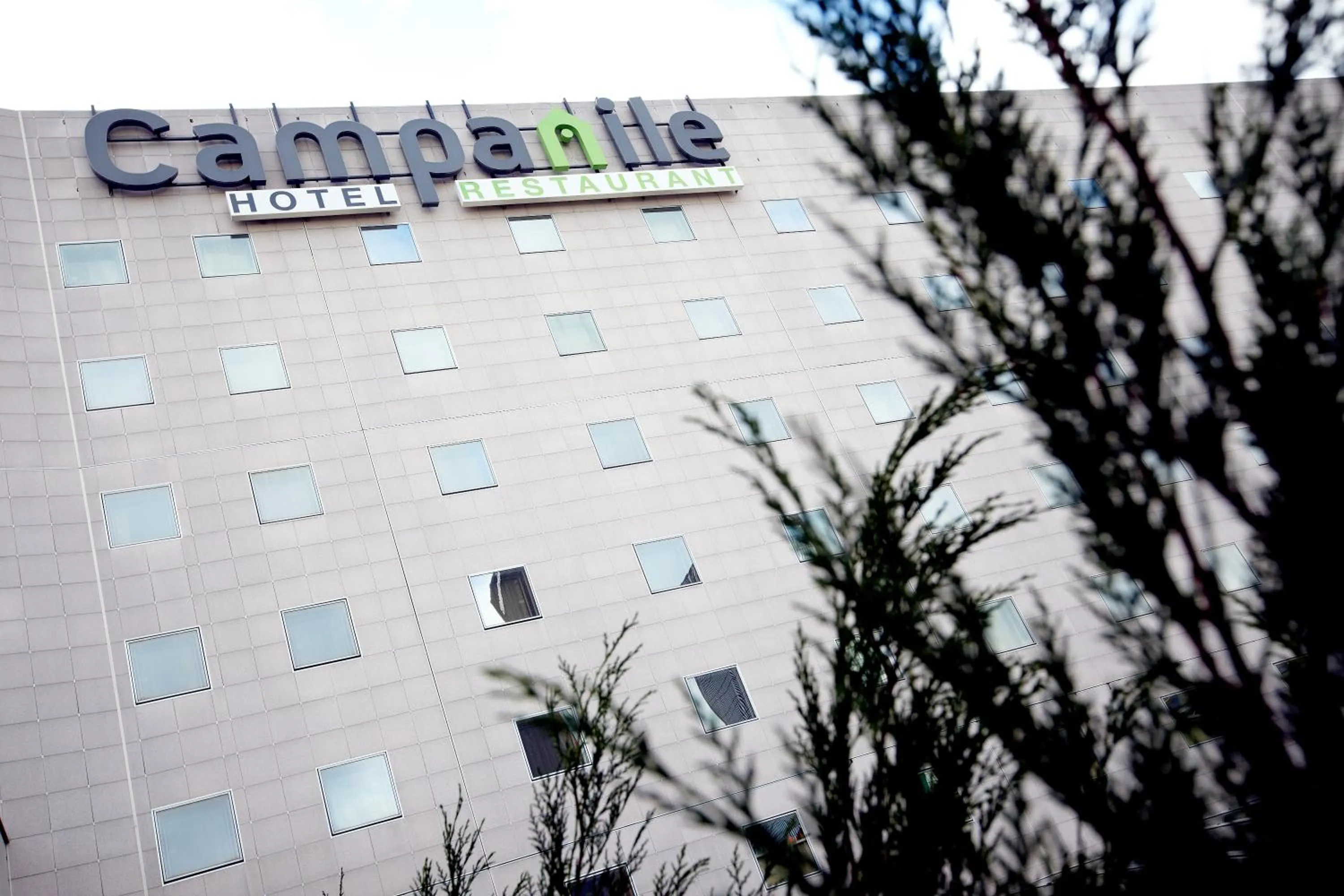 Facade/entrance in Campanile Paris Est - Porte de Bagnolet