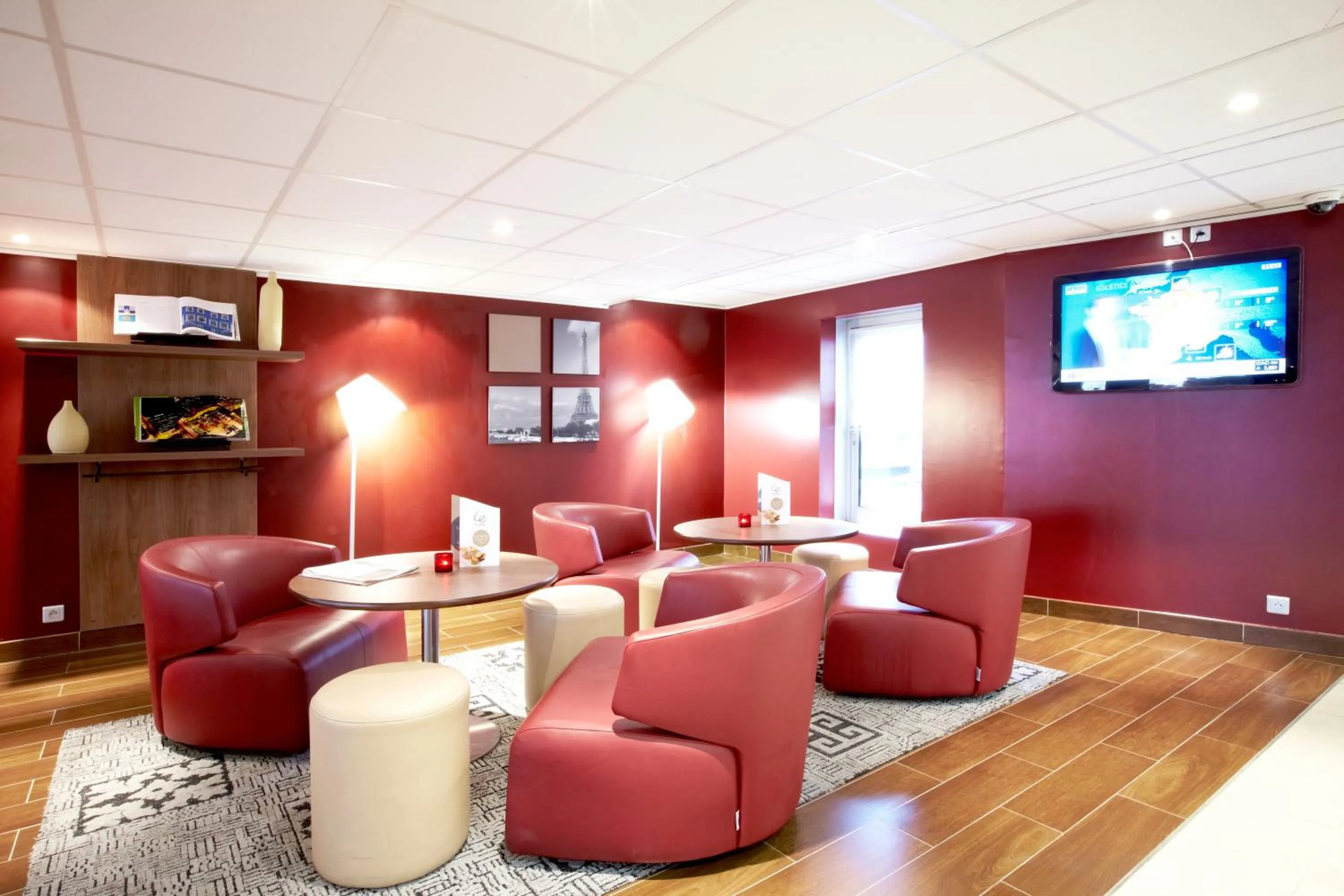 Lounge or bar in Campanile Paris Est - Porte de Bagnolet