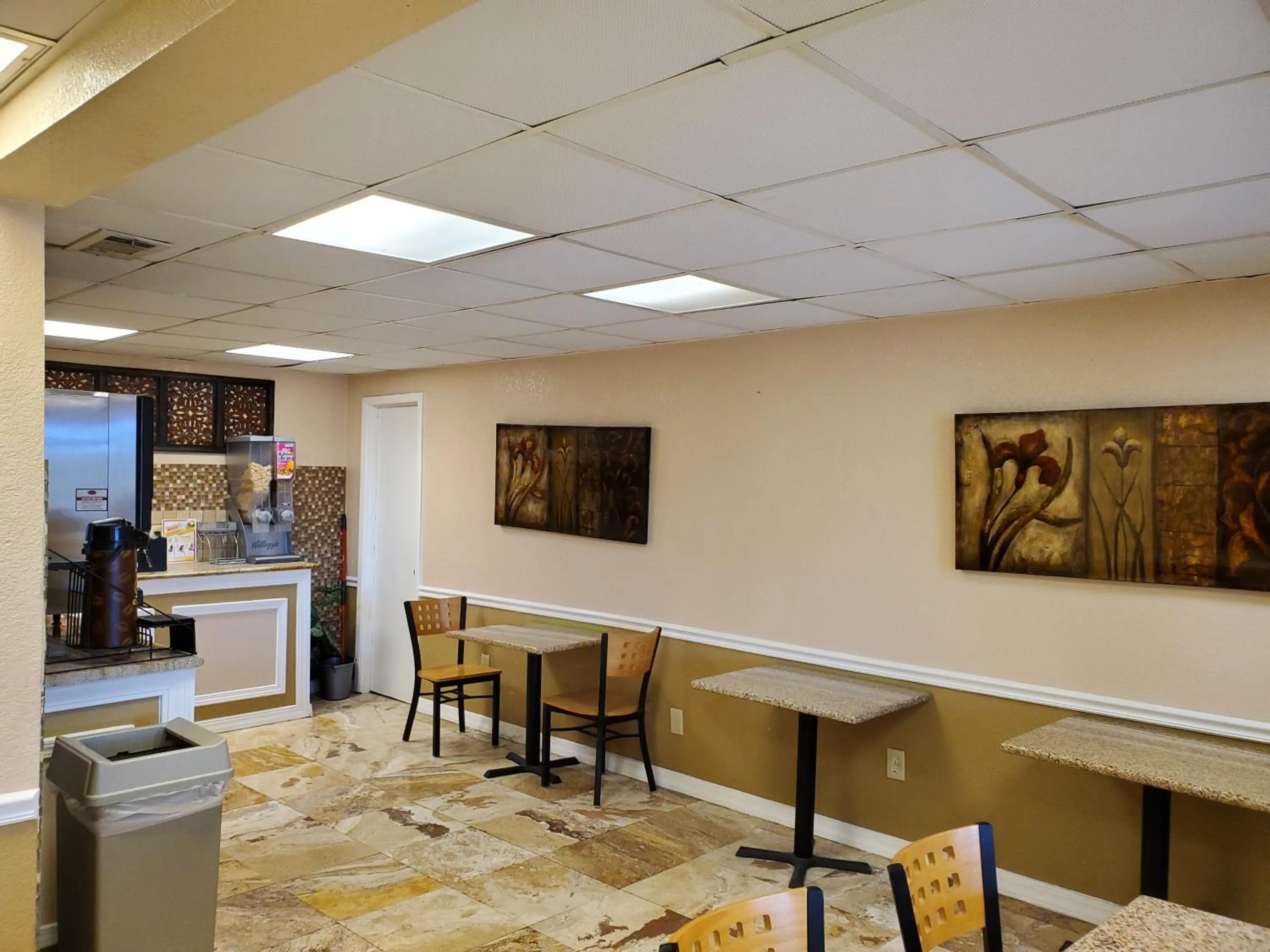 Breakfast, Lobby/Reception in Super 8 by Wyndham Little Rock/North/Airport