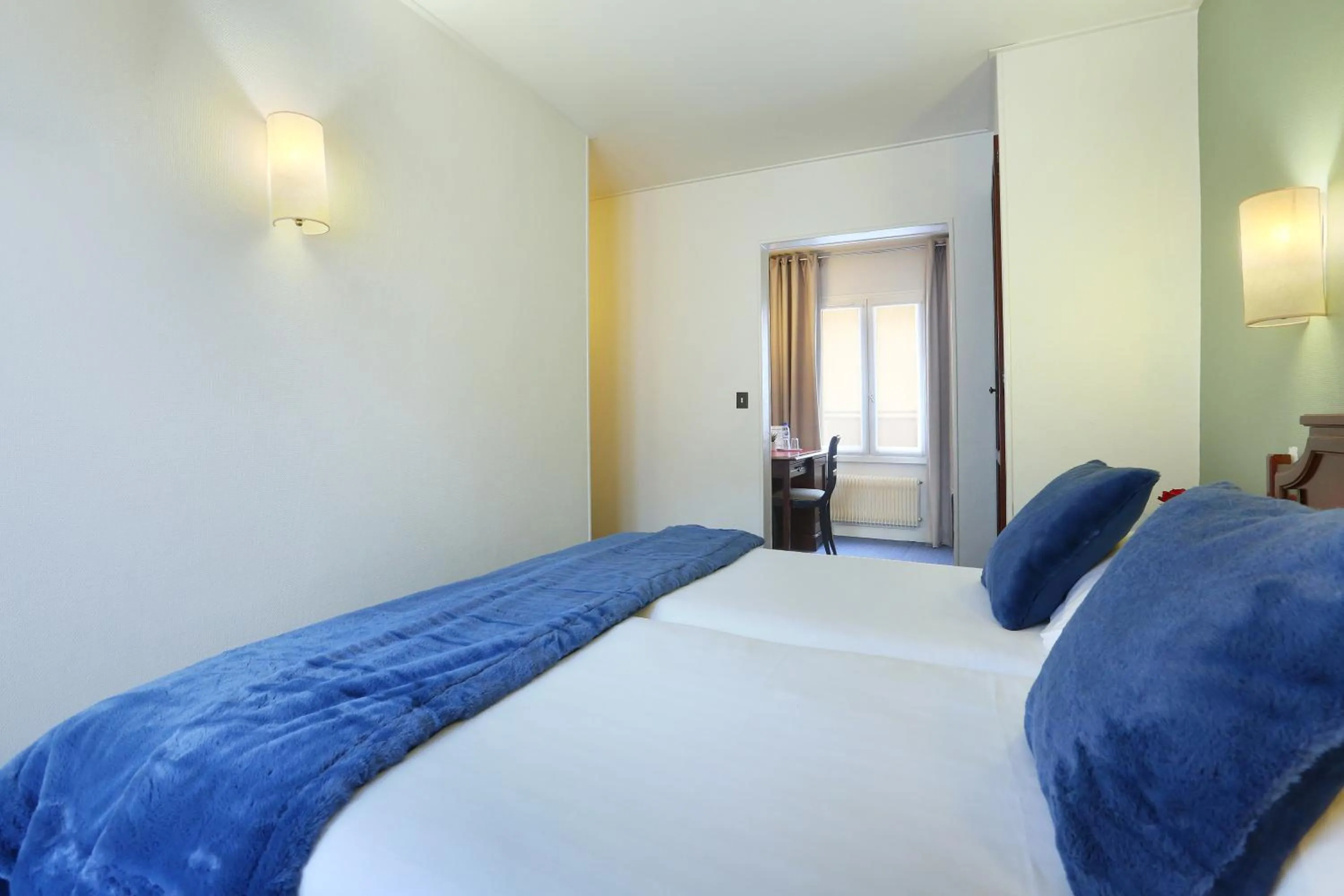 Bedroom, Bed in Hotel Beaugrenelle Tour Eiffel