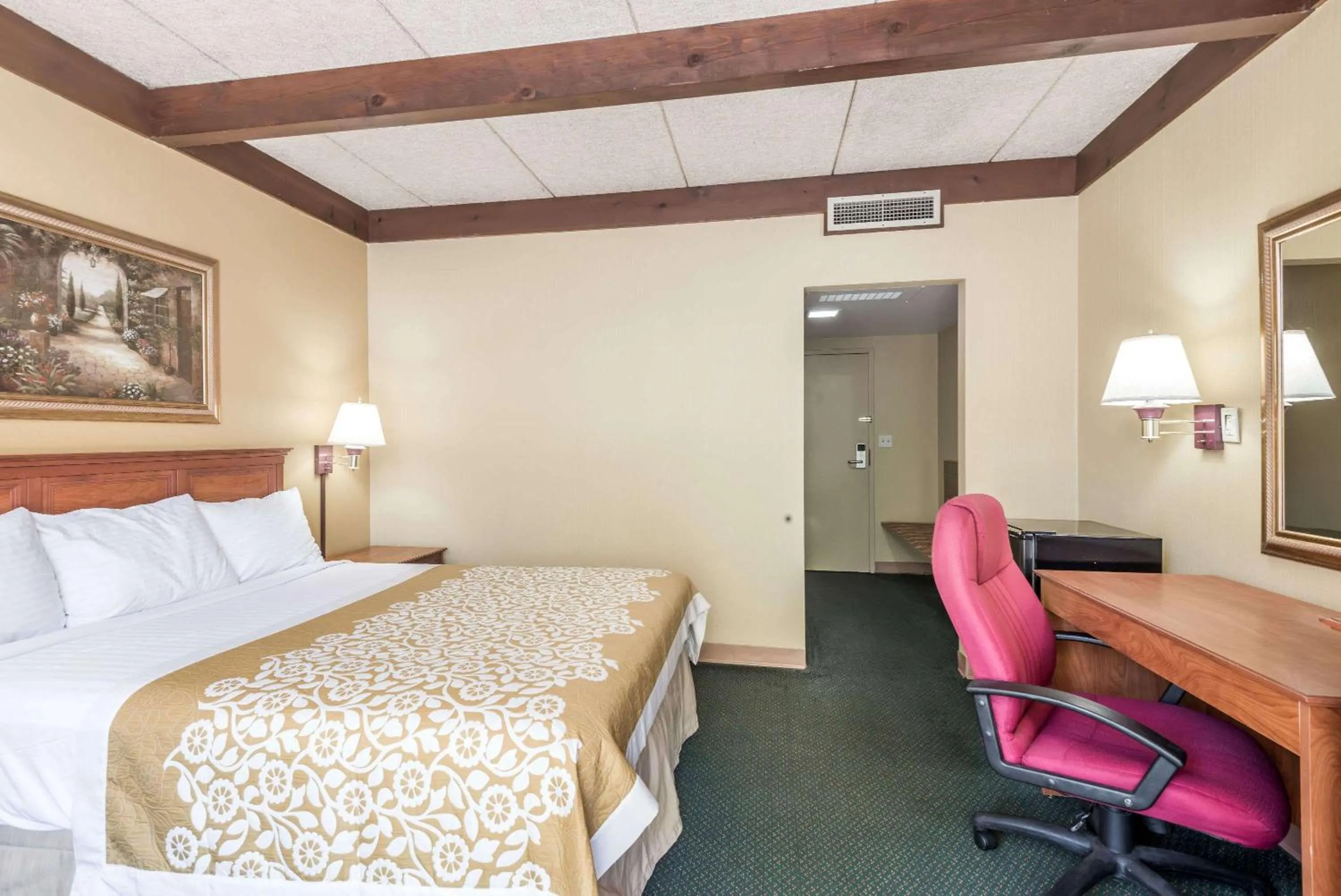 Photo of the whole room, Bed in Days Inn by Wyndham Niles