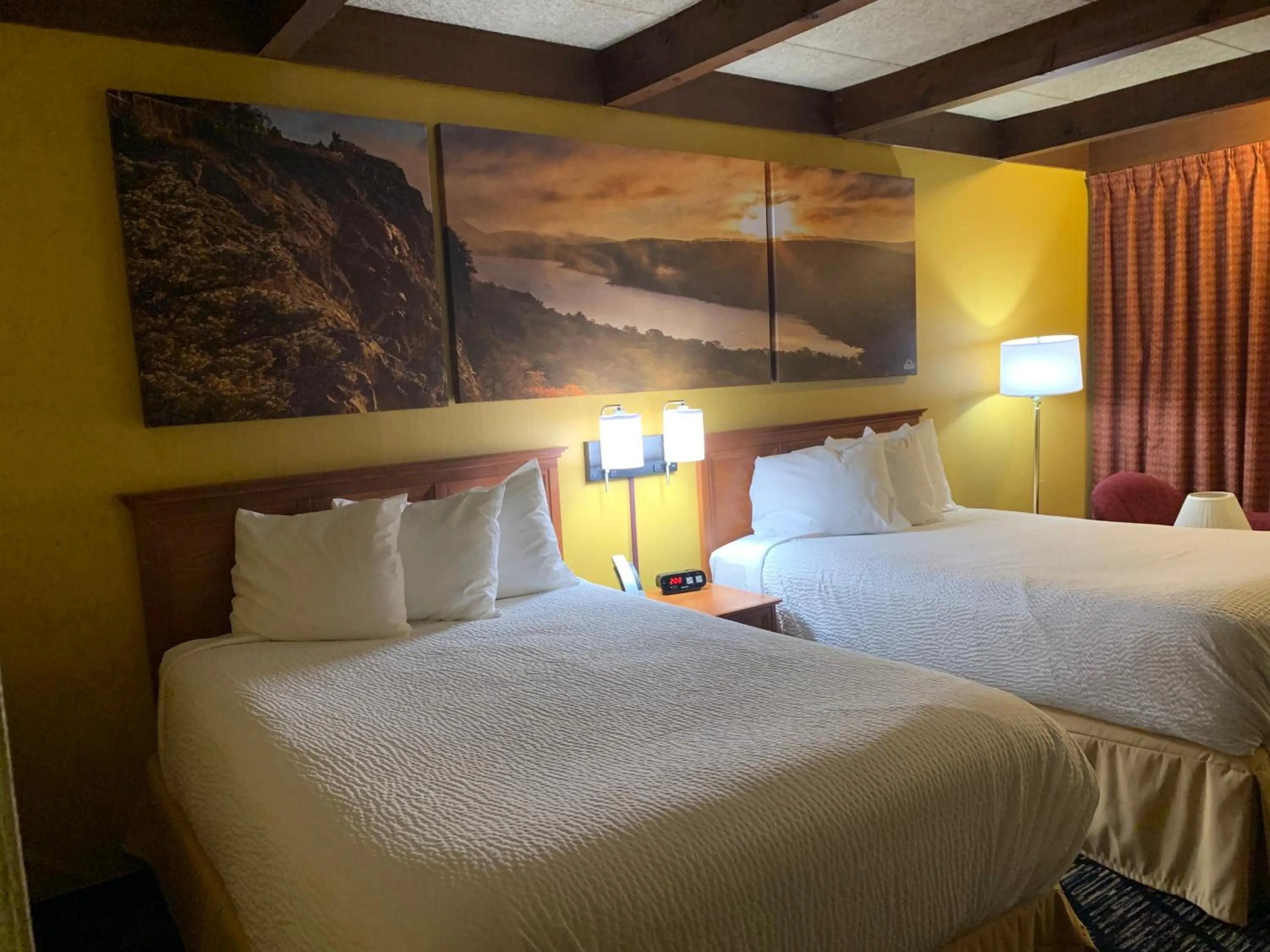 Bed in Days Inn by Wyndham Niles