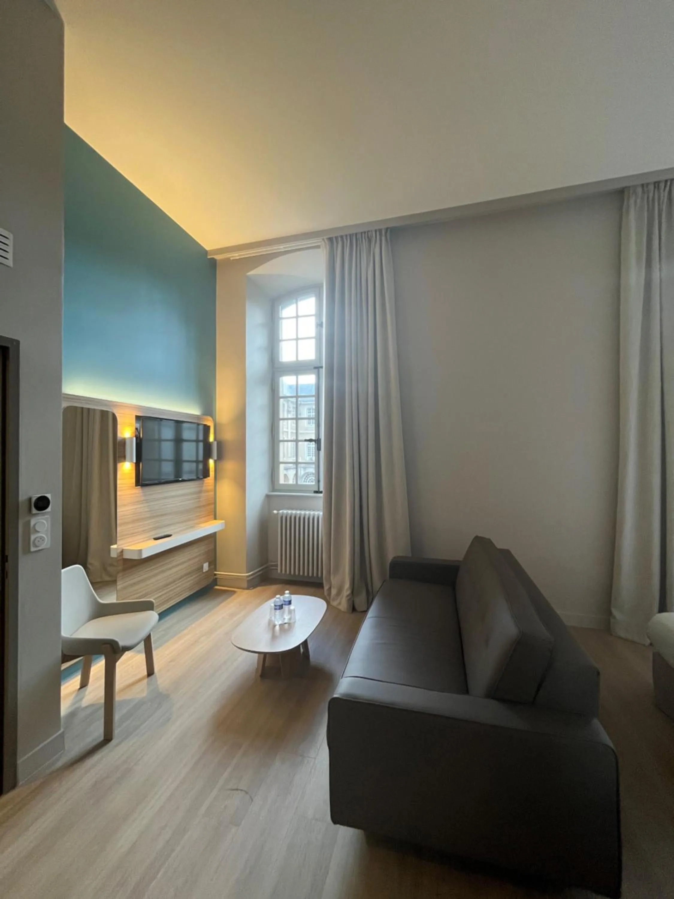 TV and multimedia in Hôtel de l'Abbaye des Prémontrés