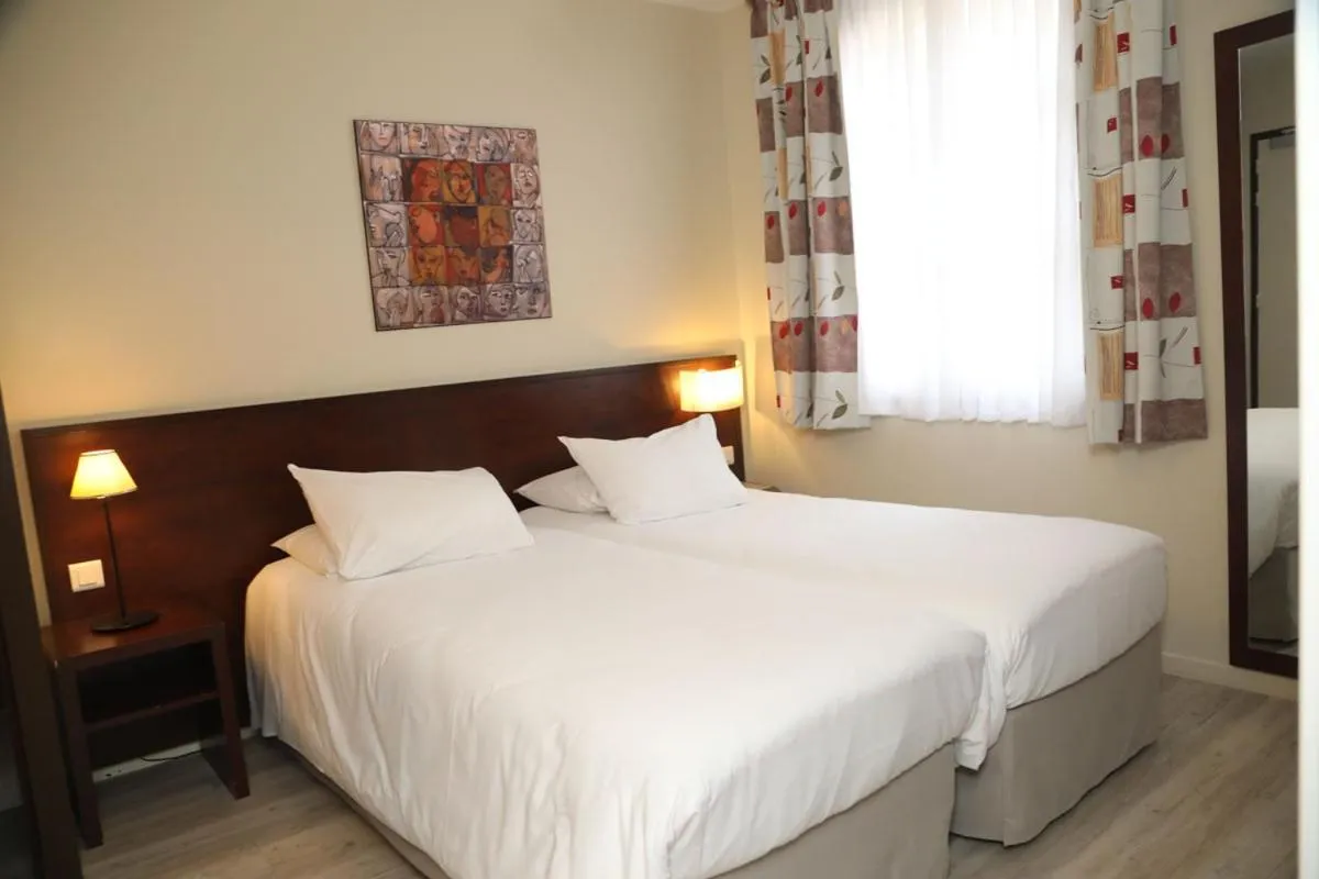 Bed in Hôtel de l'Abbaye des Prémontrés