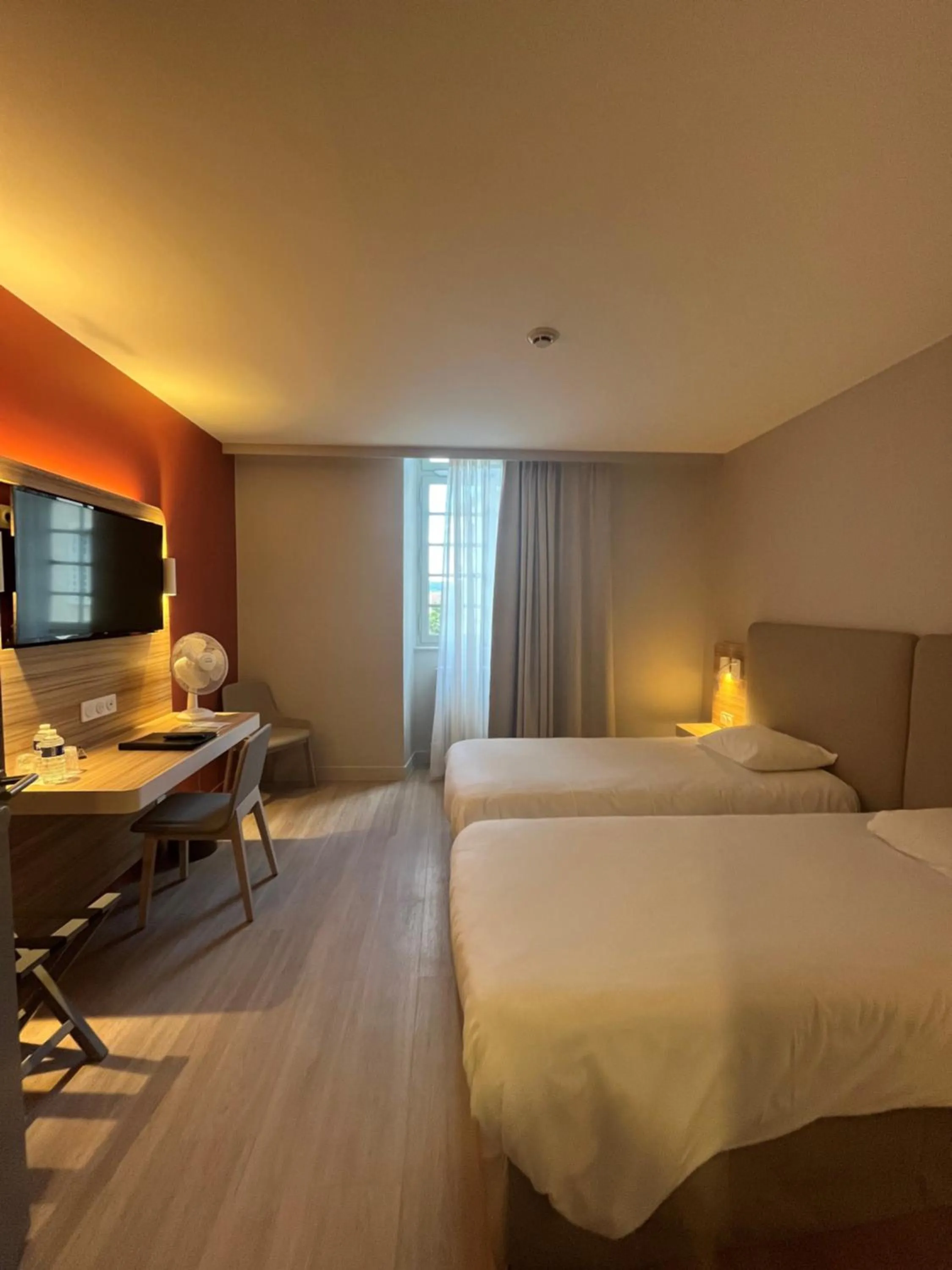 Bedroom, Bed in Hôtel de l'Abbaye des Prémontrés