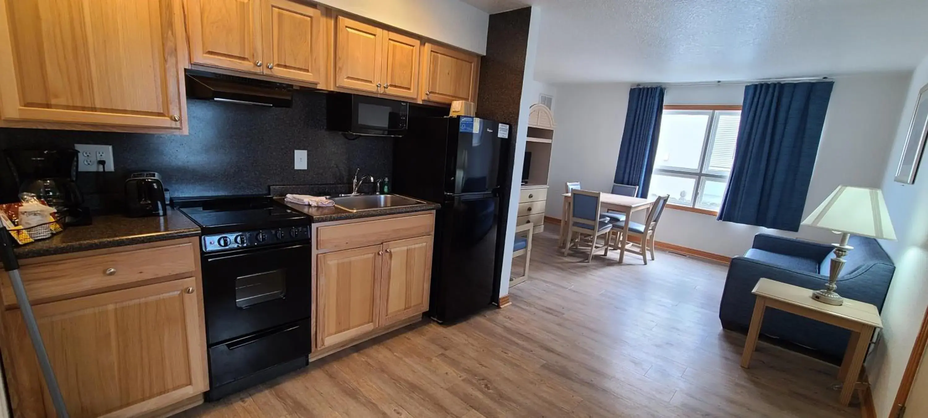 Queen Suite with Two Queen Beds - single occupancy - Non Smoking - Oceanfront in Mariner Inn And Suites Queen Suite with Two Queen Beds - single occupancy - Non Smoking - Oceanfront in Mariner Inn And Suites