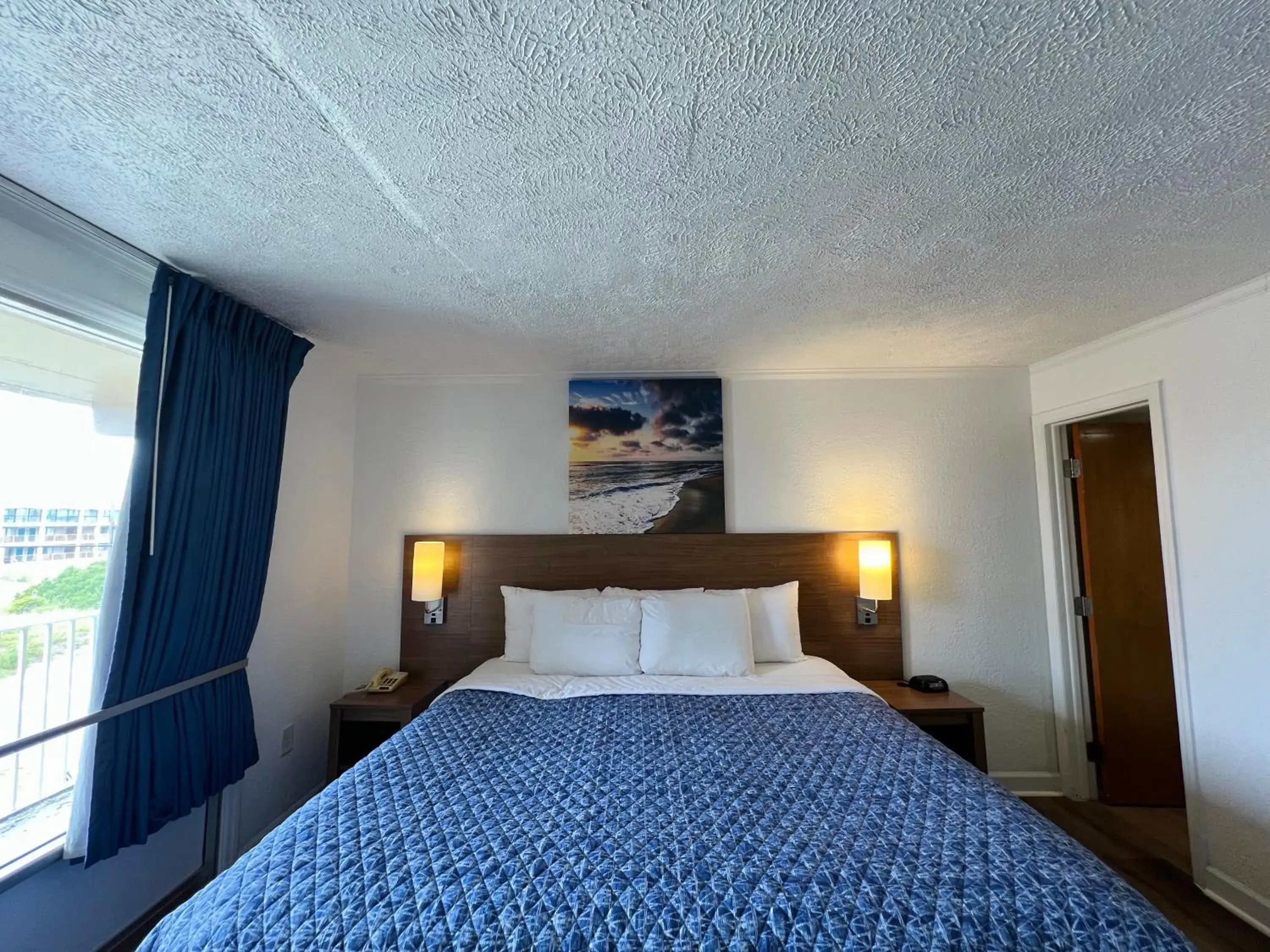 King Suite with Ocean View - single occupancy - Non-Smoking in Mariner Inn And Suites King Suite with Ocean View - single occupancy - Non-Smoking in Mariner Inn And Suites