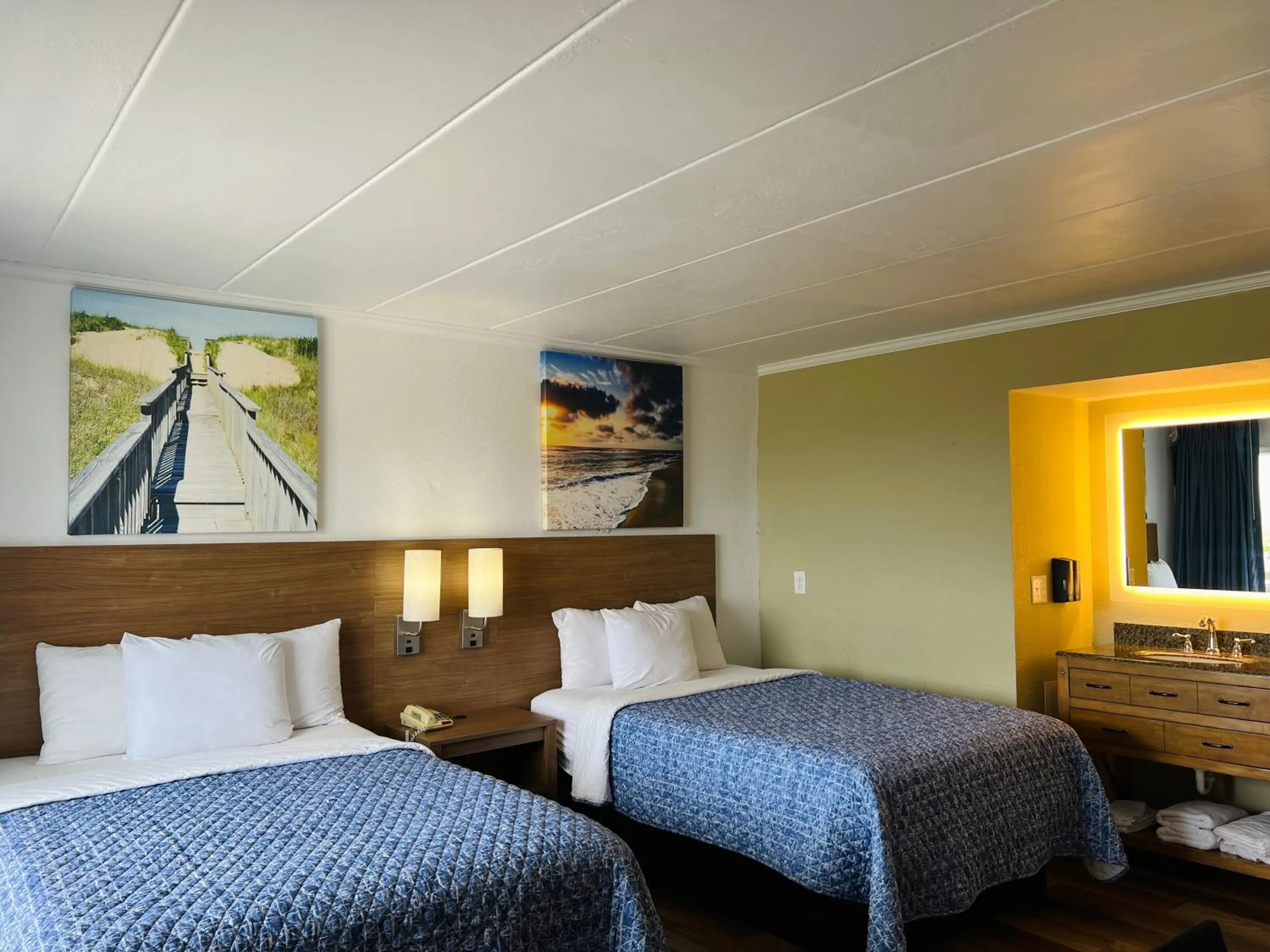 Bed in Mariner Inn And Suites