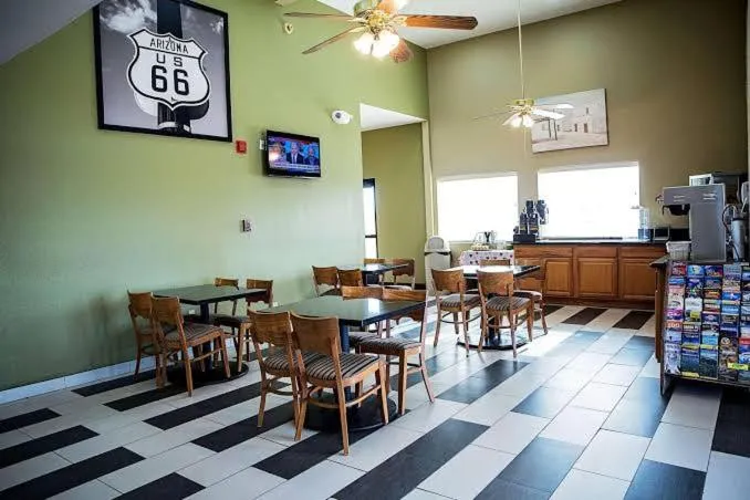 Breakfast in Super 8 by Wyndham Holbrook