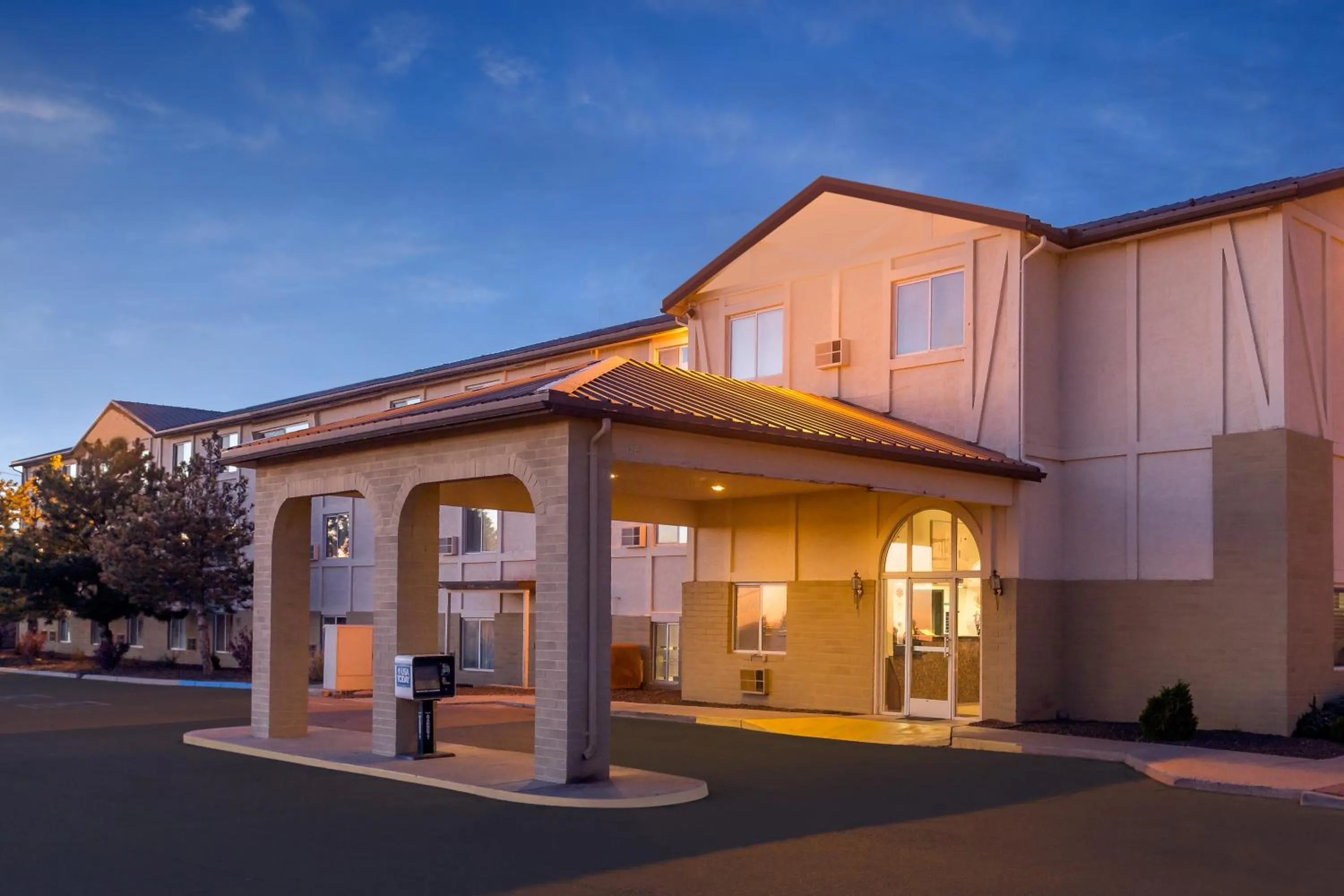 Property building in Super 8 by Wyndham Holbrook