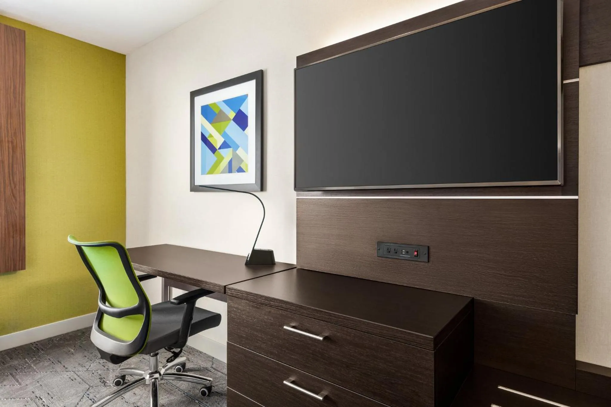 Photo of the whole room in Holiday Inn Express & Suites - Redding by IHG