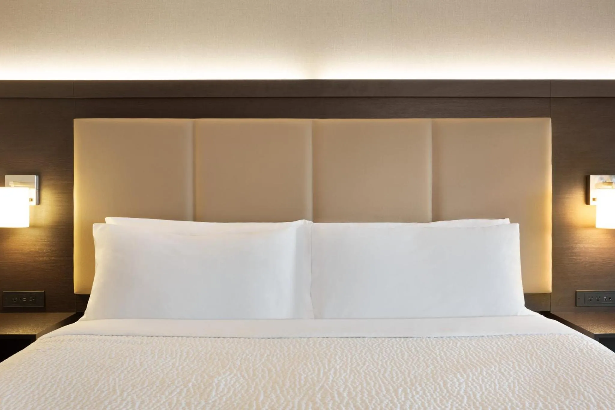 Photo of the whole room, Bed in Holiday Inn Express & Suites - Redding by IHG