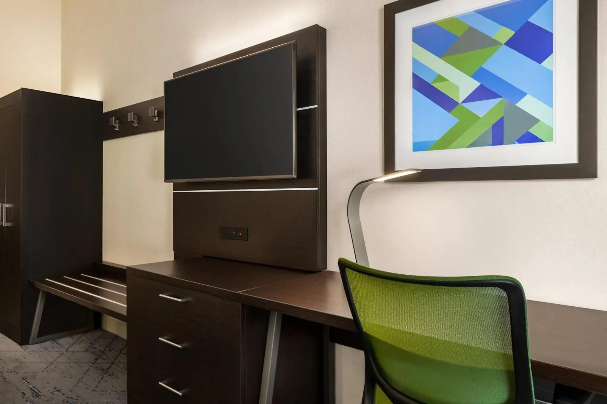 Standard King Room in Holiday Inn Express & Suites - Redding by IHG Standard King Room in Holiday Inn Express & Suites - Redding by IHG