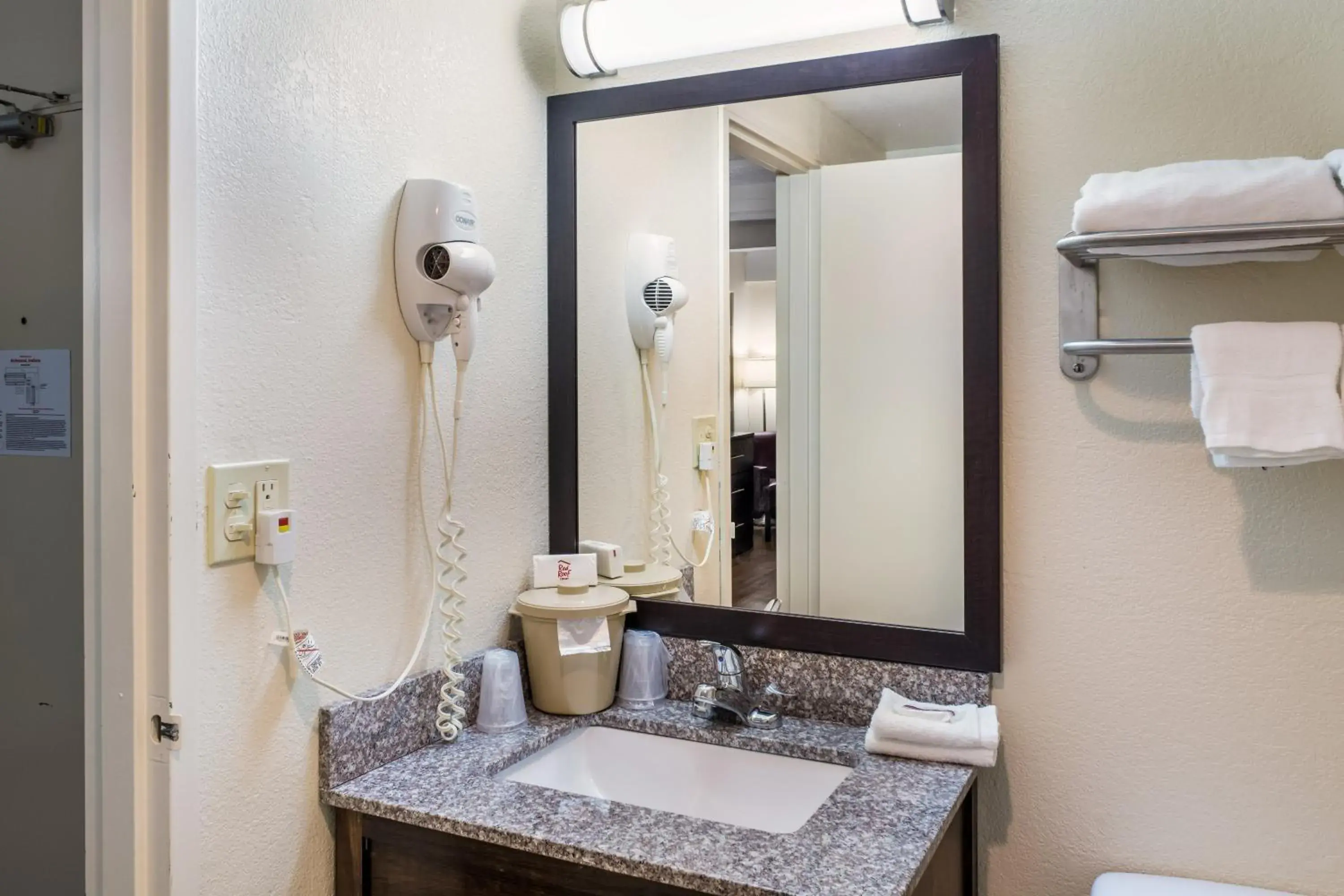 Standard King Room - Non-Smoking in Red Roof Inn Richmond, IN Standard King Room - Non-Smoking in Red Roof Inn Richmond, IN