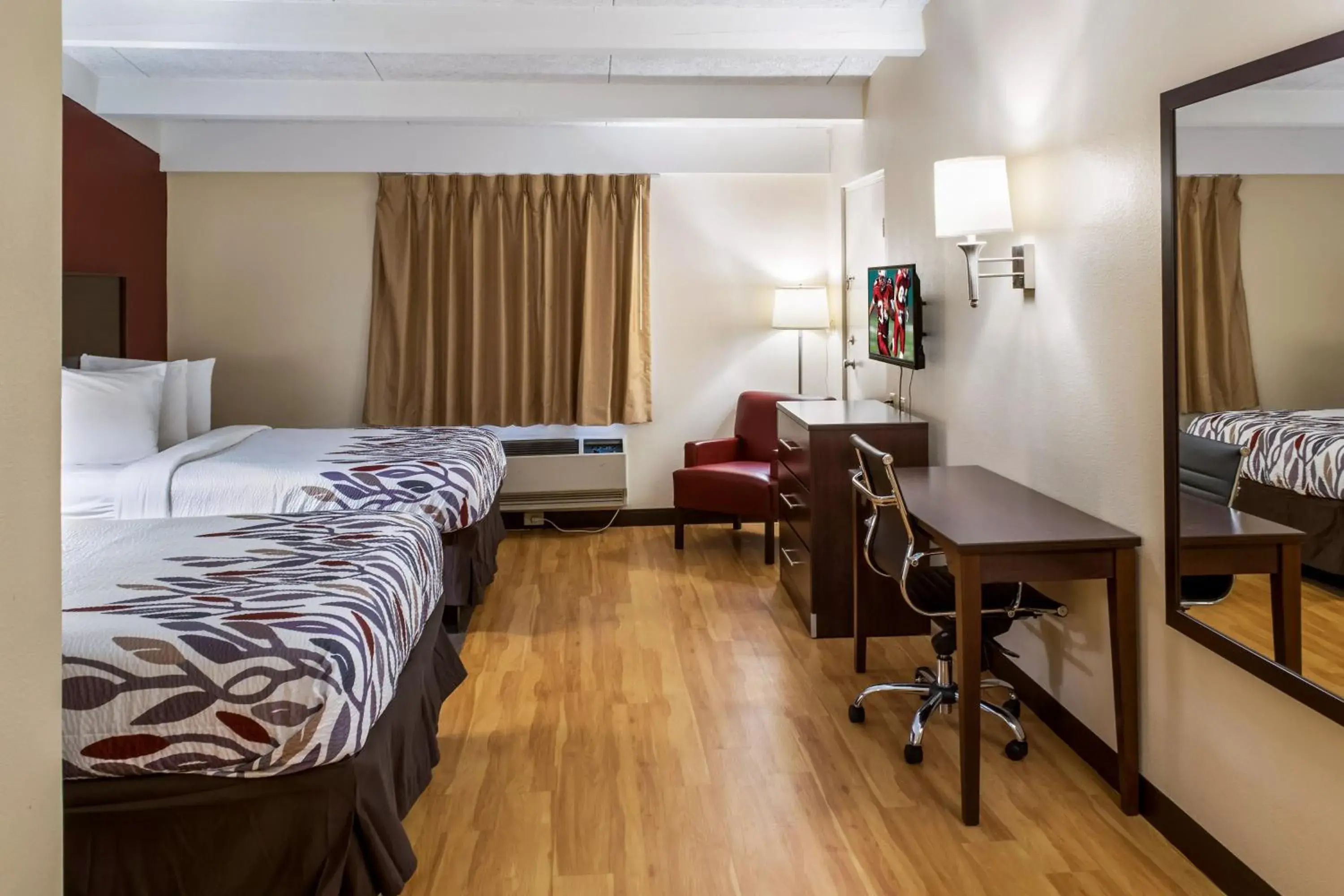 Double Room with Two Double Beds - Non-Smoking in Red Roof Inn Richmond, IN Double Room with Two Double Beds - Non-Smoking in Red Roof Inn Richmond, IN