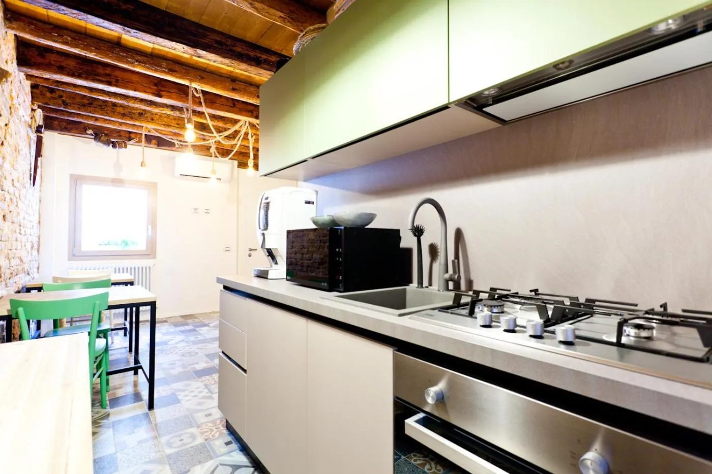 Kitchen or kitchenette in B&B LA CANEVA 951