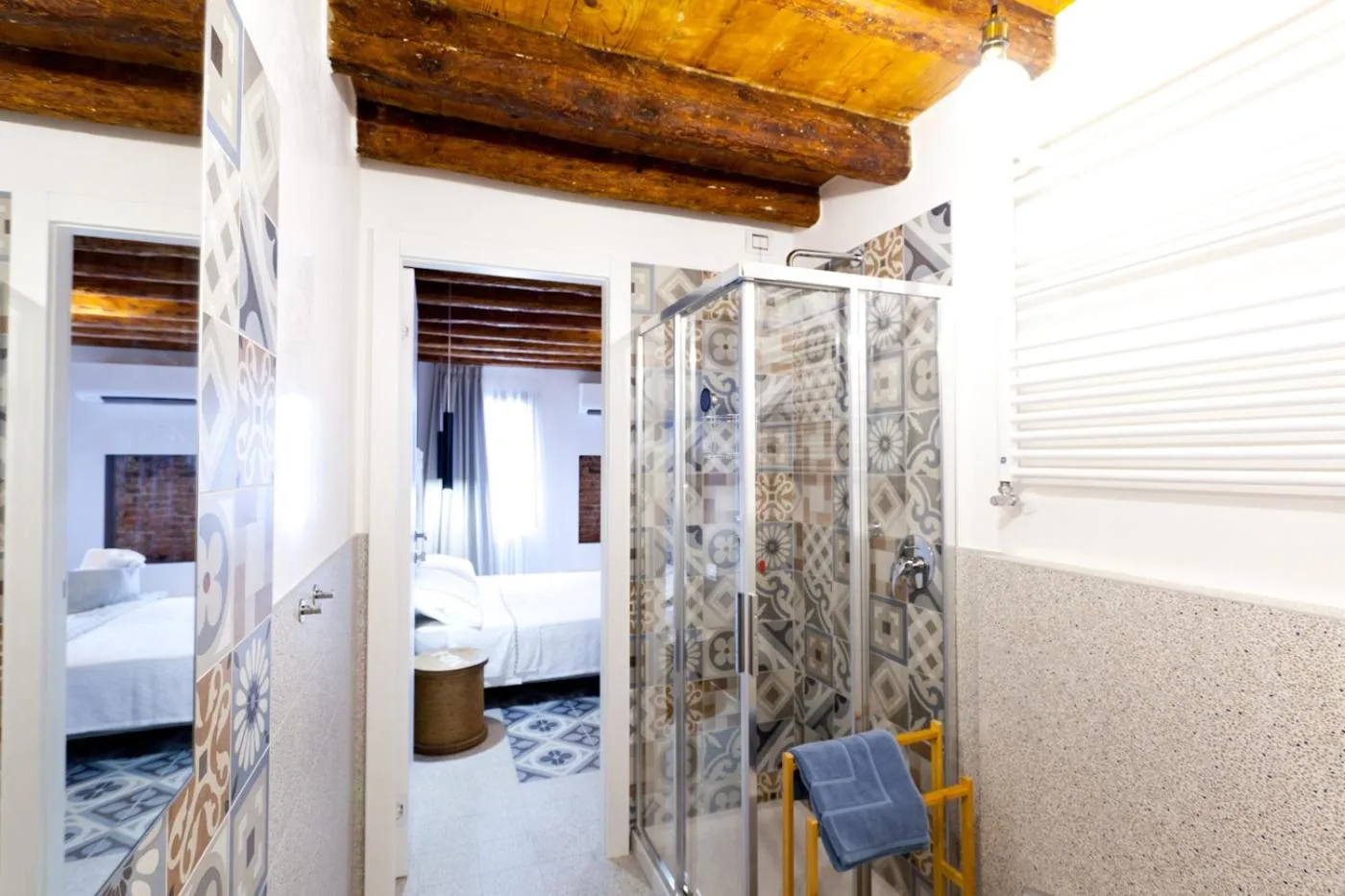 Bathroom, Bed in B&B LA CANEVA 951
