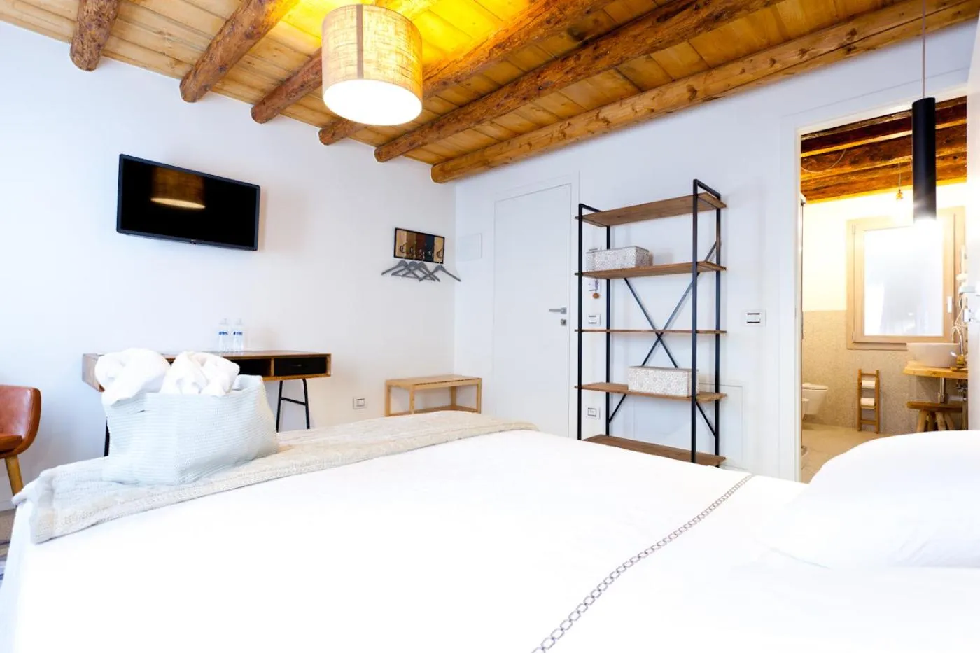 Photo of the whole room, Bed in B&B LA CANEVA 951