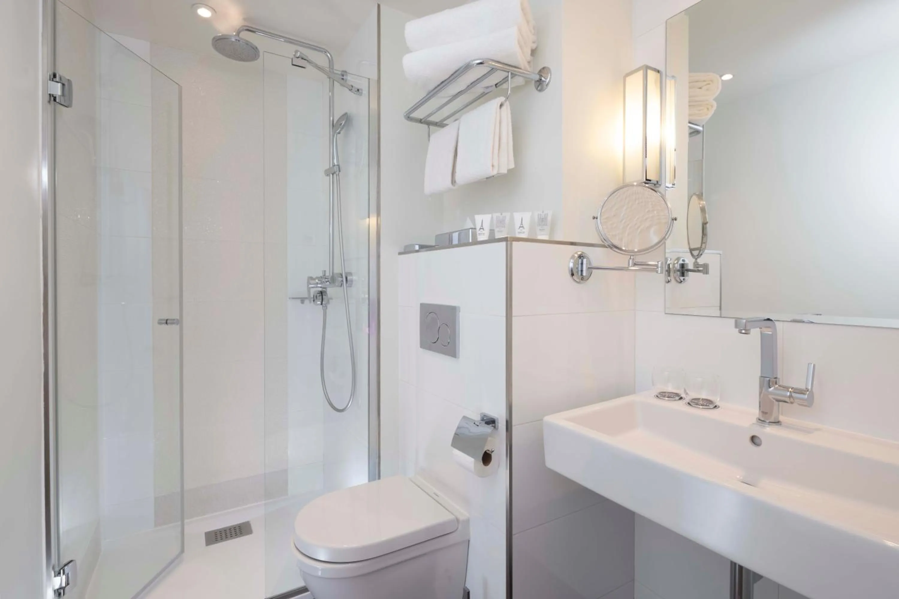 Bathroom in Hôtel Gustave