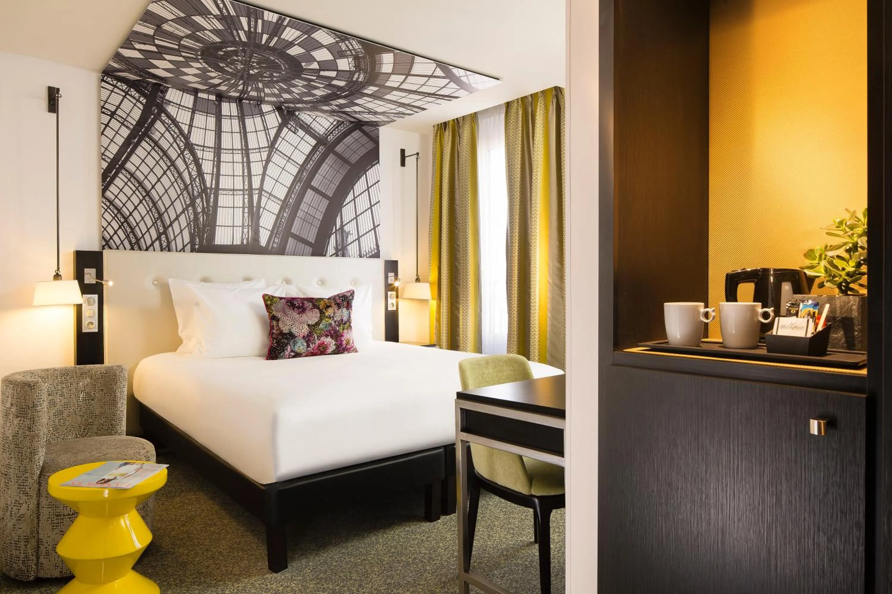 Bedroom, Bed in Hôtel Gustave