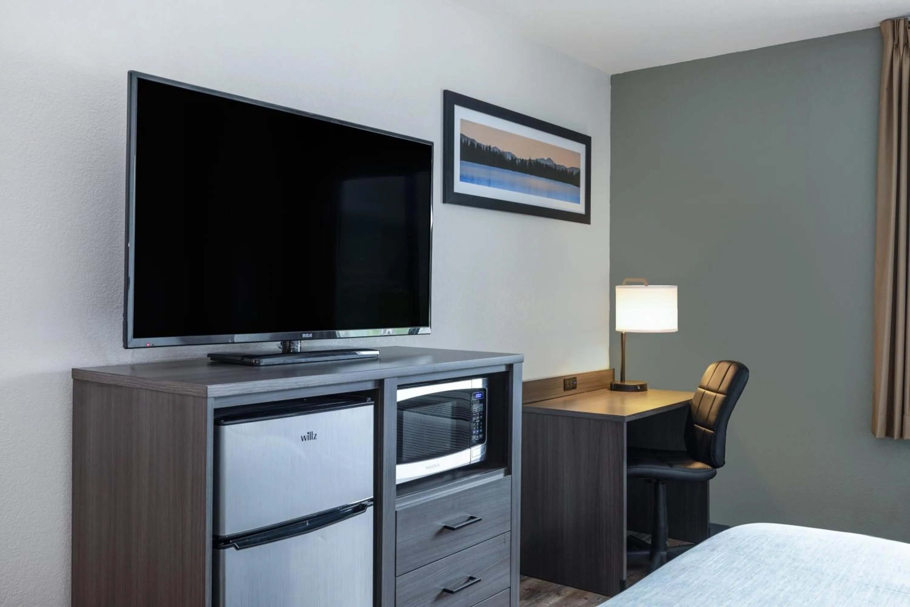 TV and multimedia, Bed in Wingate by Wyndham Butte City Center