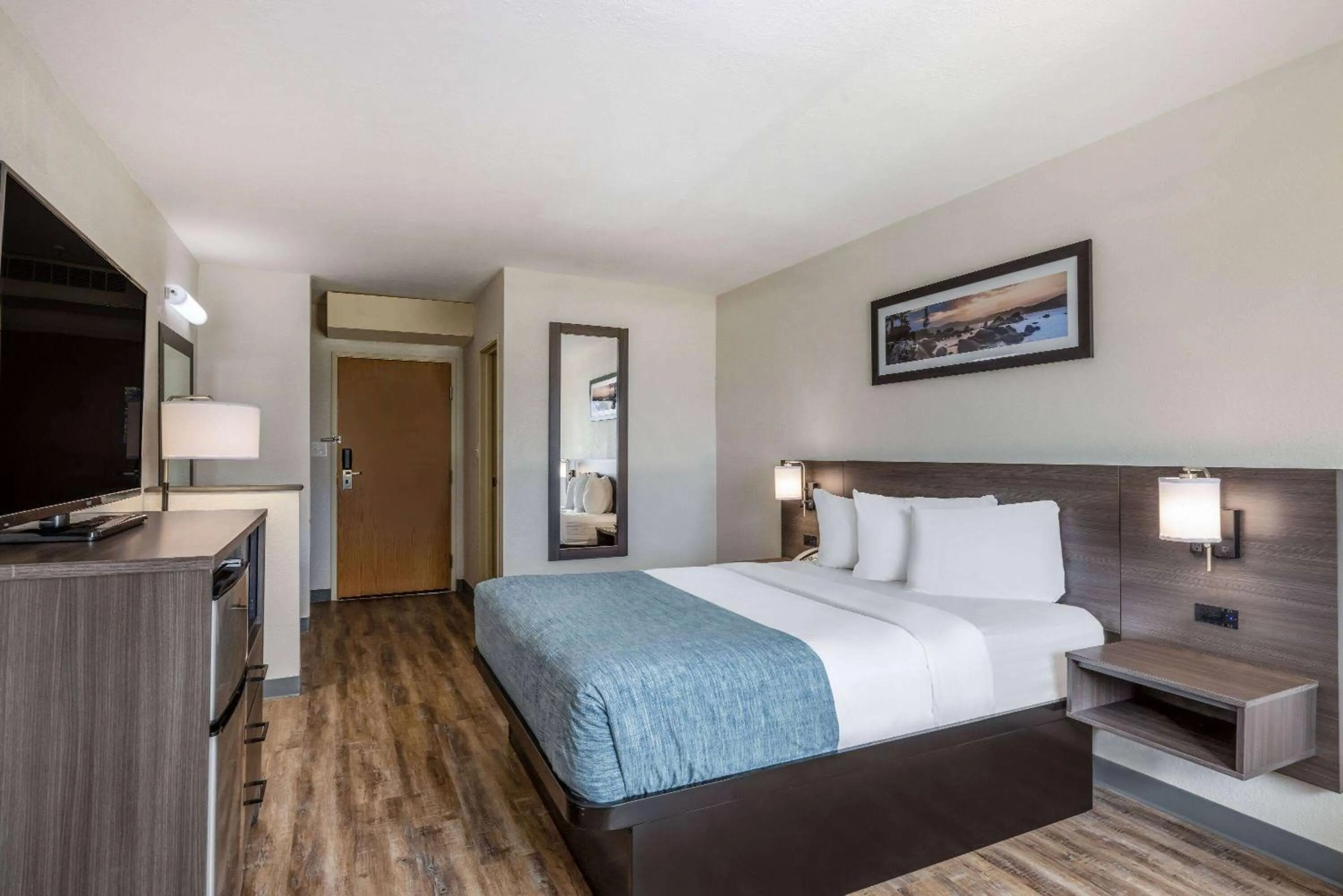 Bed in Wingate by Wyndham Butte City Center
