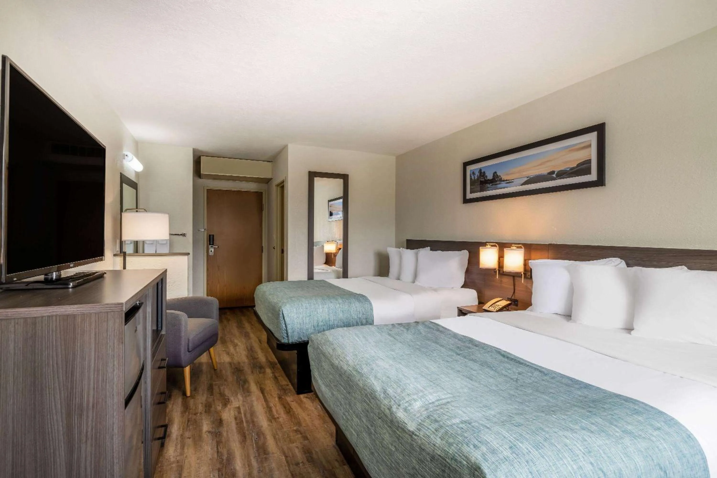 Photo of the whole room, Bed in Wingate by Wyndham Butte City Center