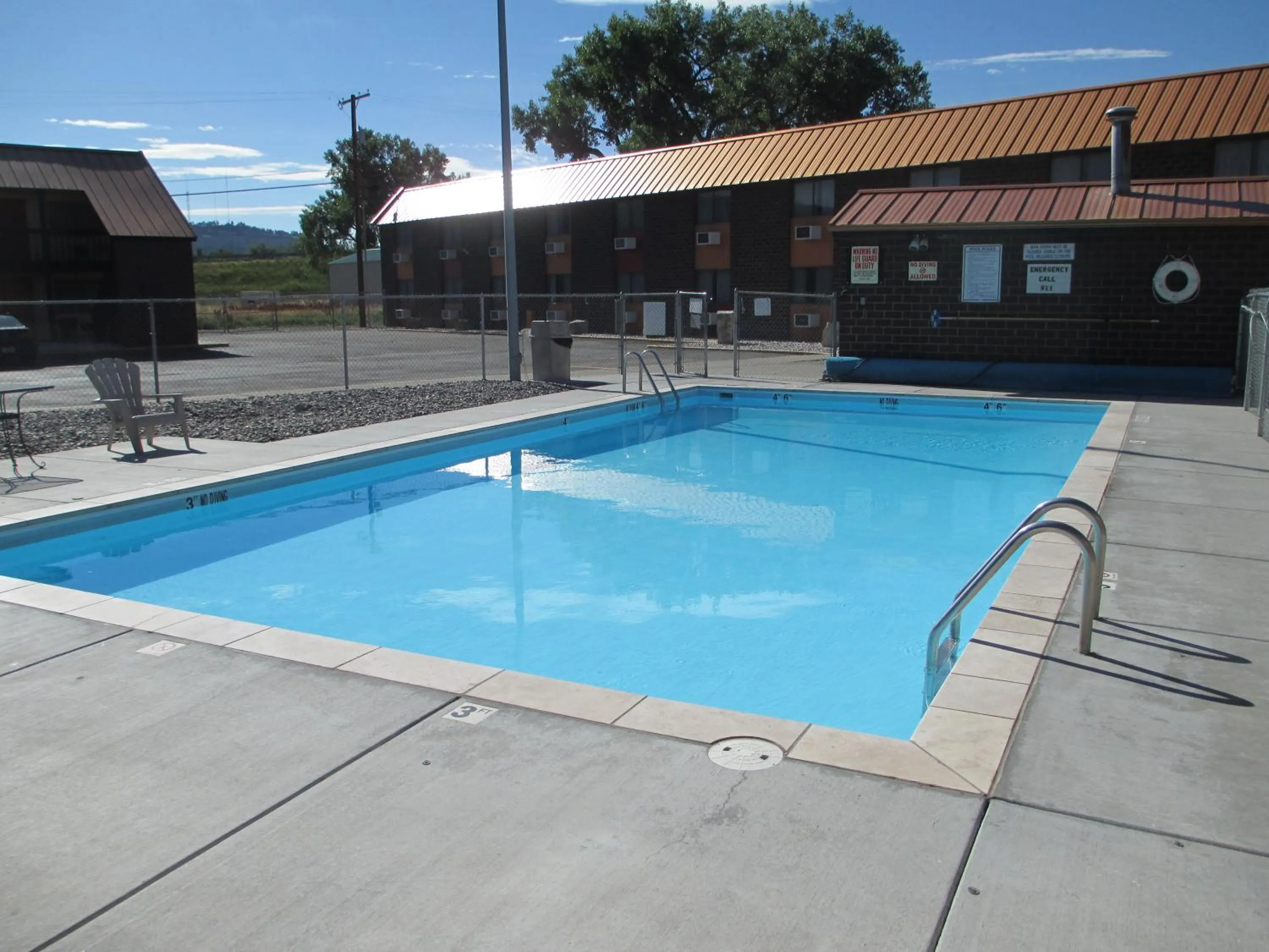 Swimming pool in Americas Best Value Inn Billings