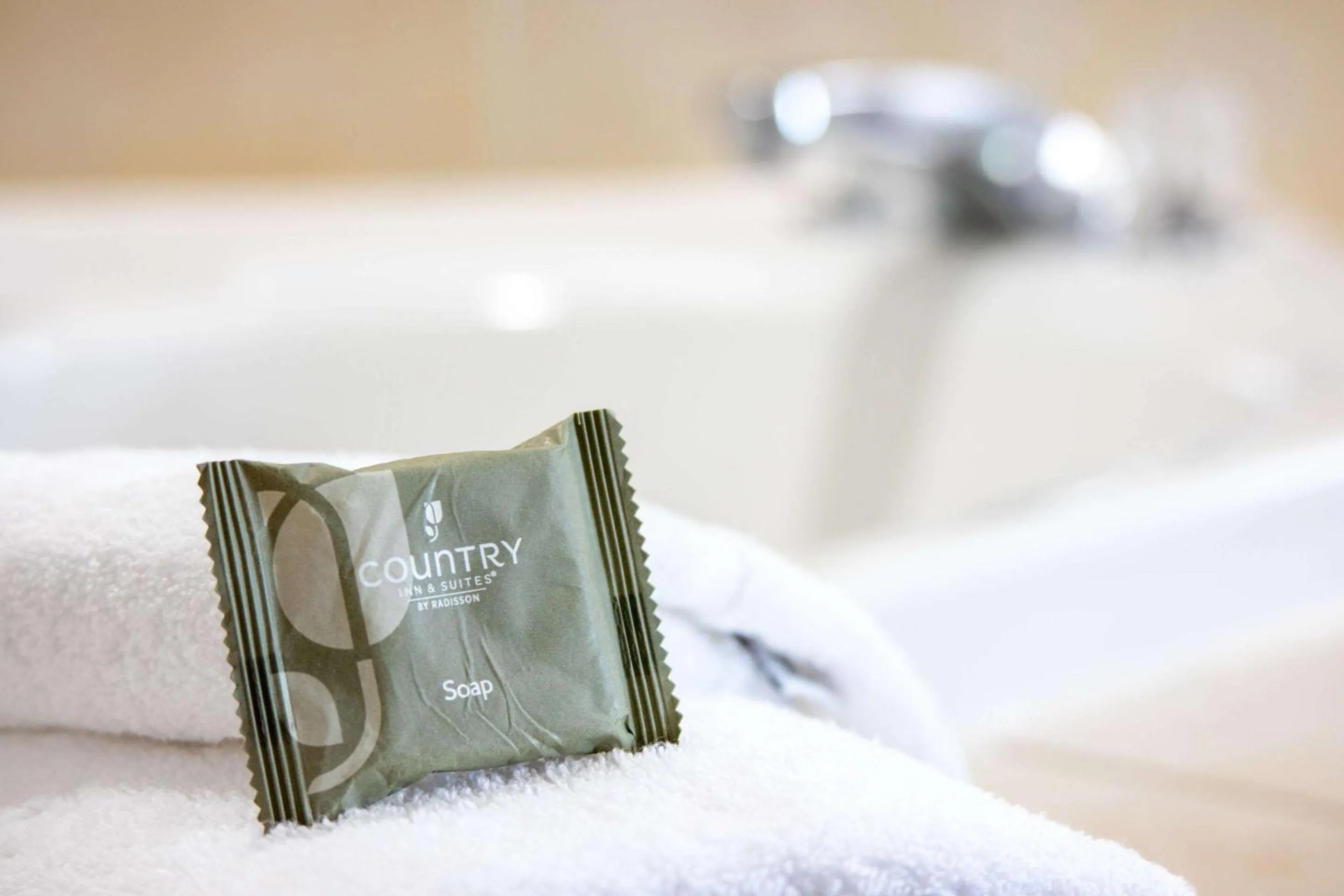 Other, Bed in Country Inn & Suites by Radisson, Wilmington, NC