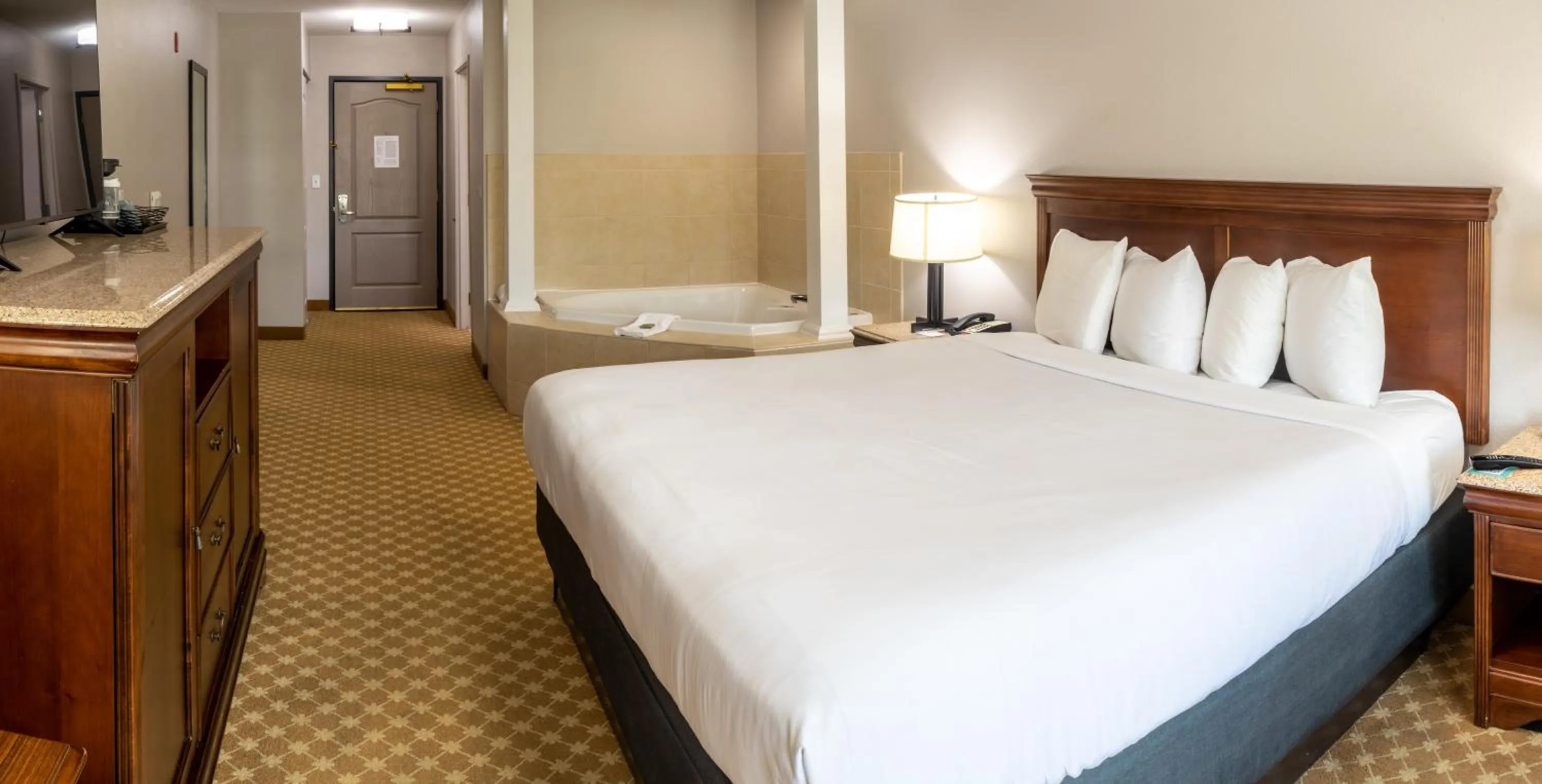 Bed in Country Inn & Suites by Radisson, Wilmington, NC