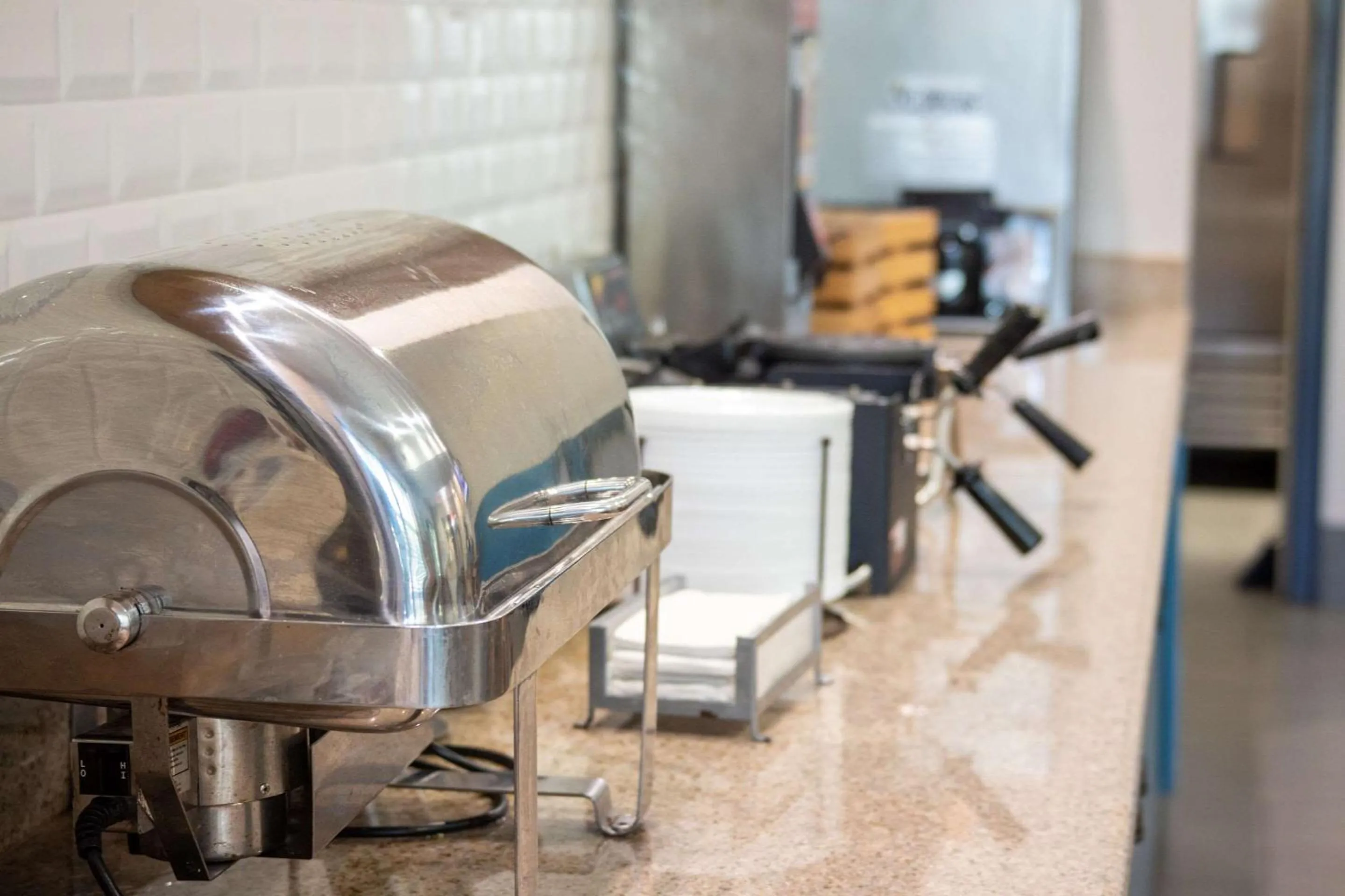 Breakfast in Country Inn & Suites by Radisson, Wilmington, NC