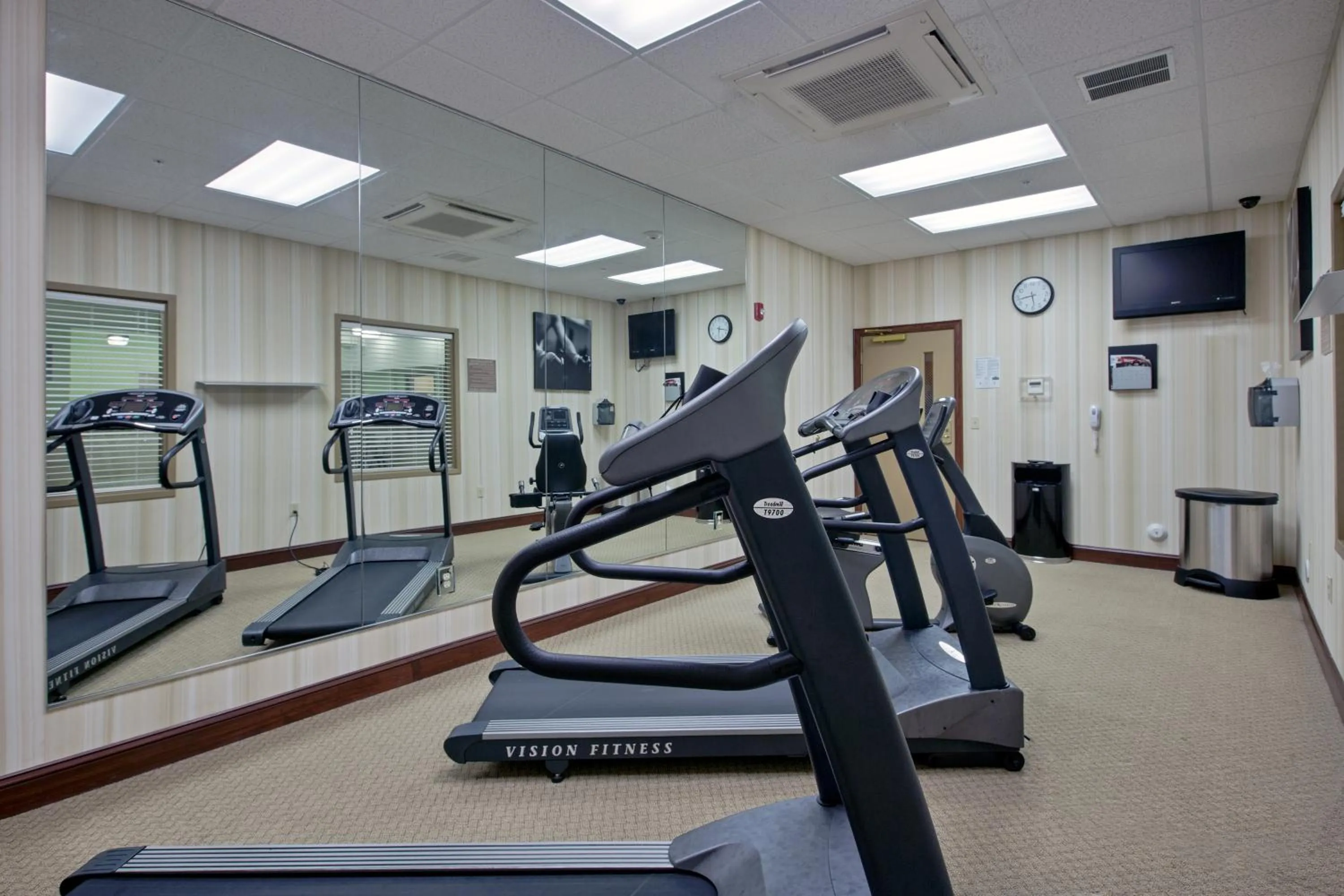 Fitness centre/facilities in Country Inn & Suites by Radisson, Wilmington, NC