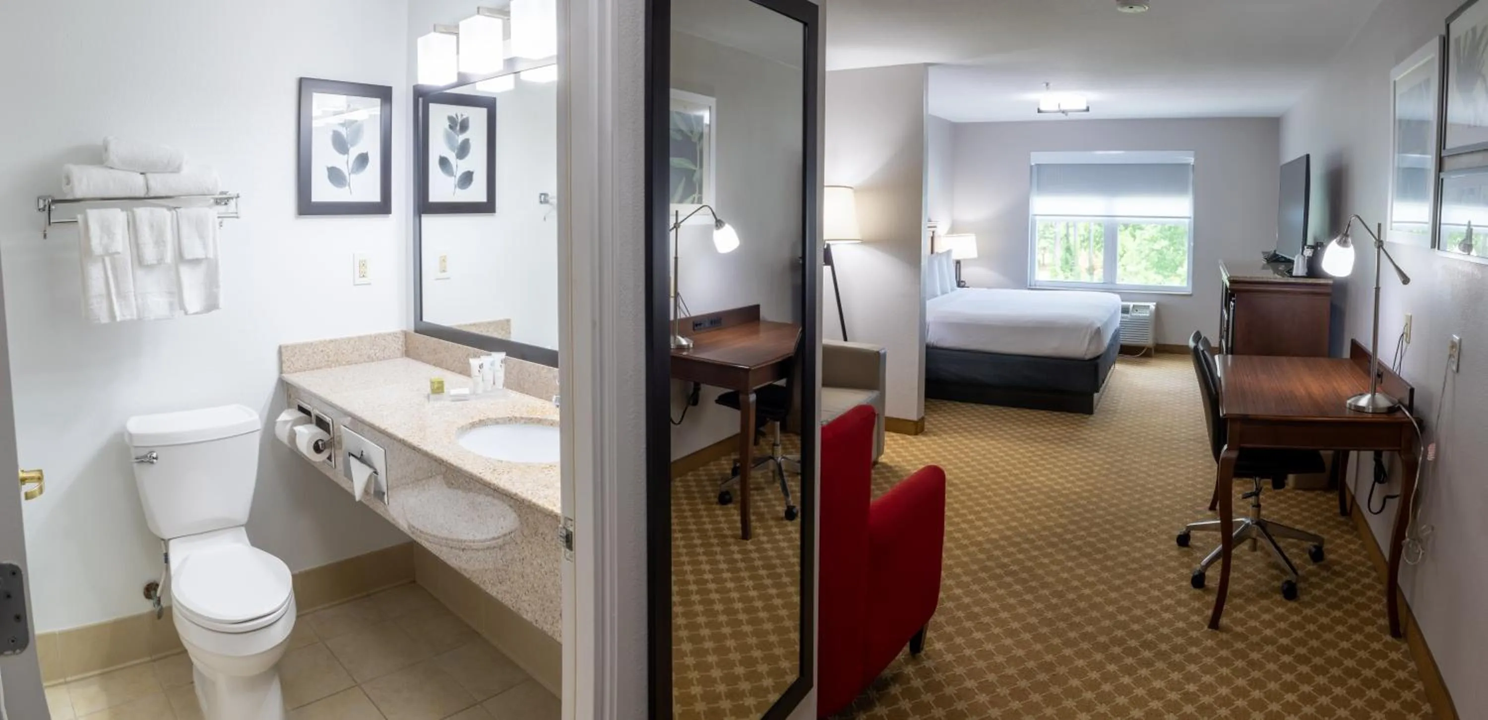 Bedroom in Country Inn & Suites by Radisson, Wilmington, NC