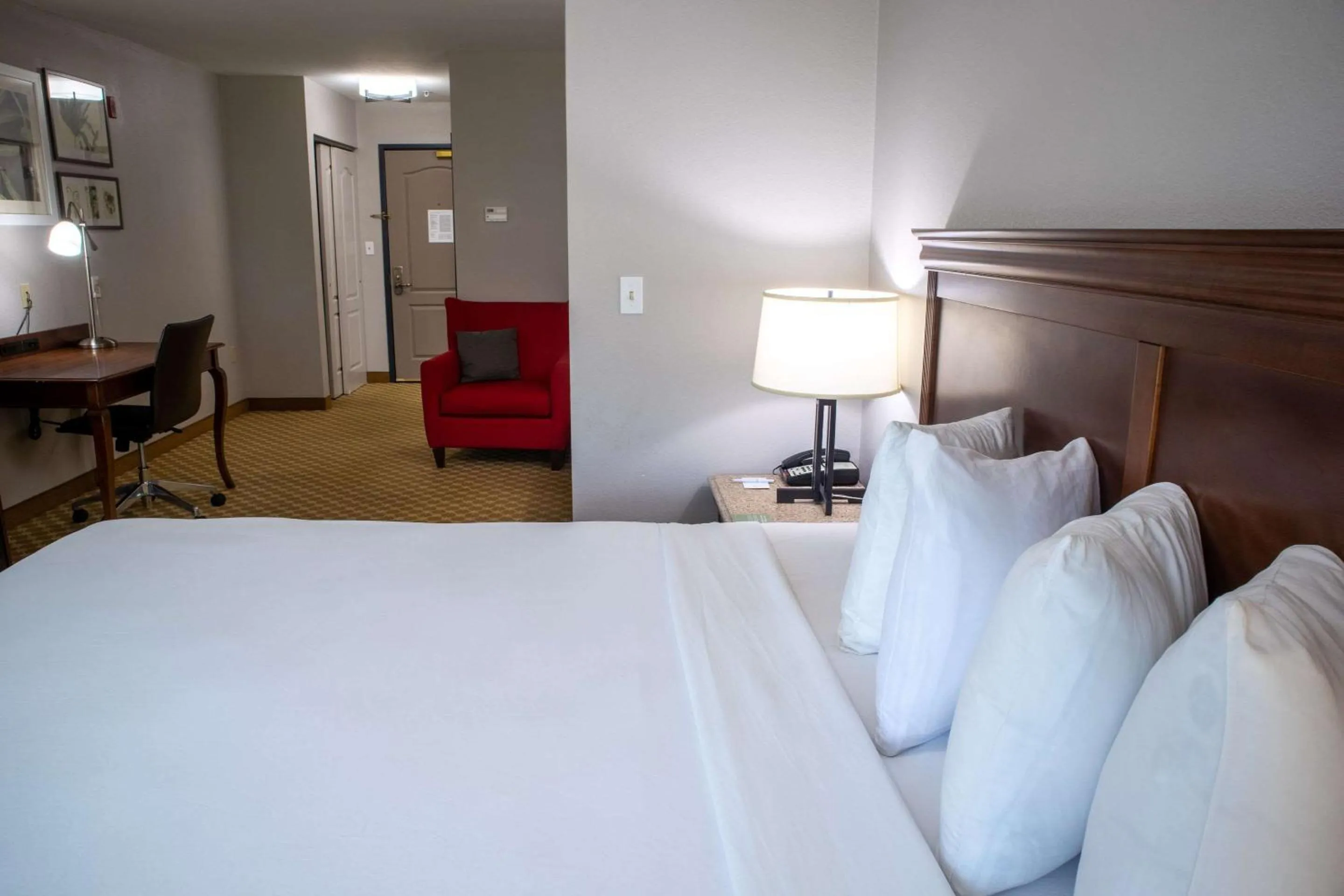 Bedroom, Bed in Country Inn & Suites by Radisson, Wilmington, NC