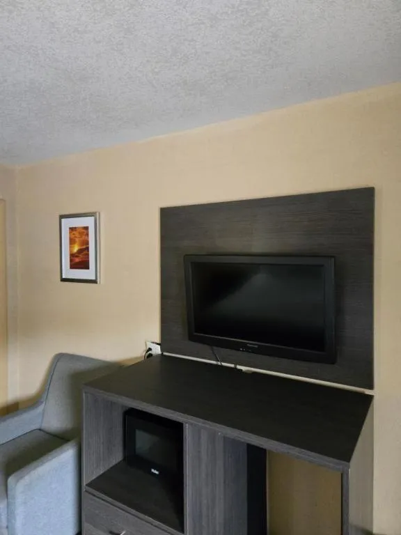 Days Inn by Wyndham Charlotte Northlake