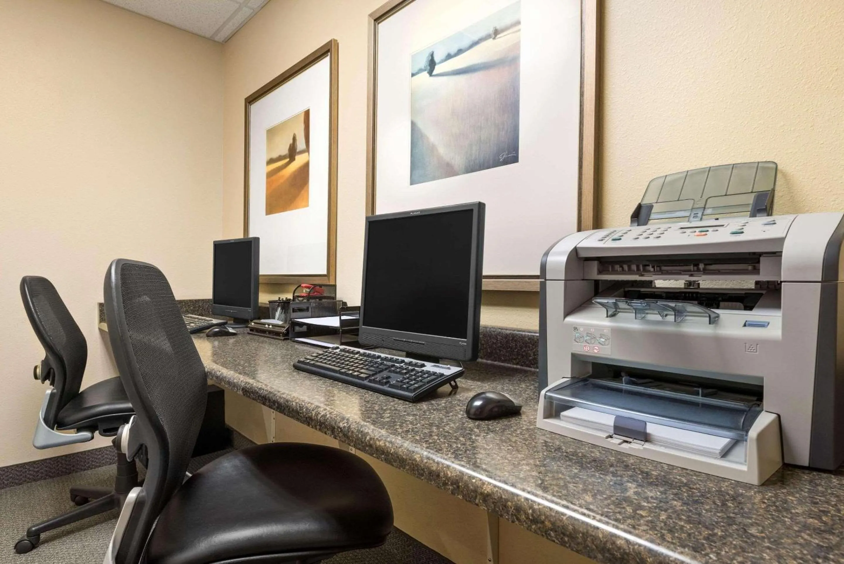 Business facilities in Country Inn & Suites by Radisson, Peoria North, IL