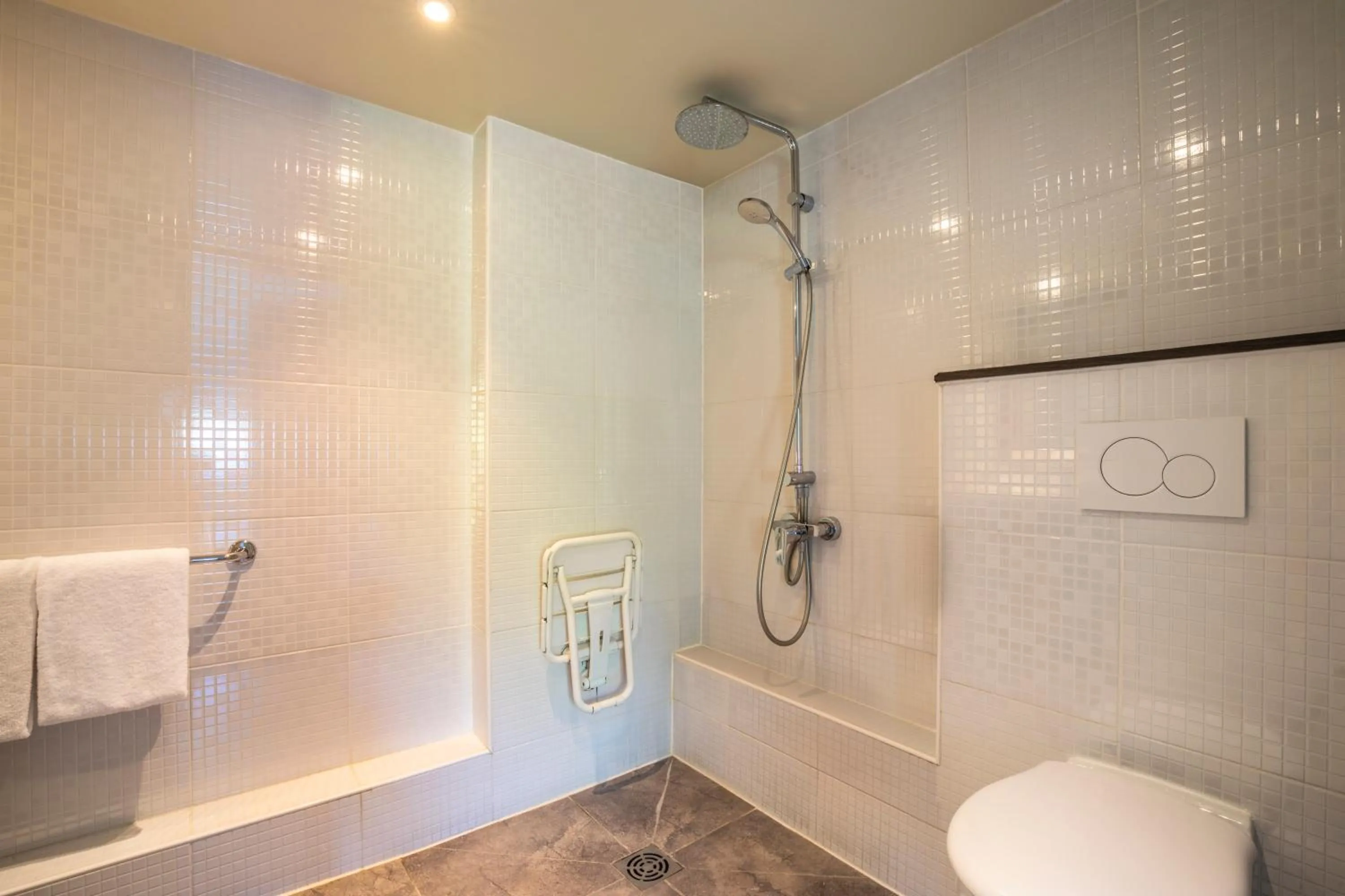 Shower in Campanile Evry Est - Saint Germain les Corbeil