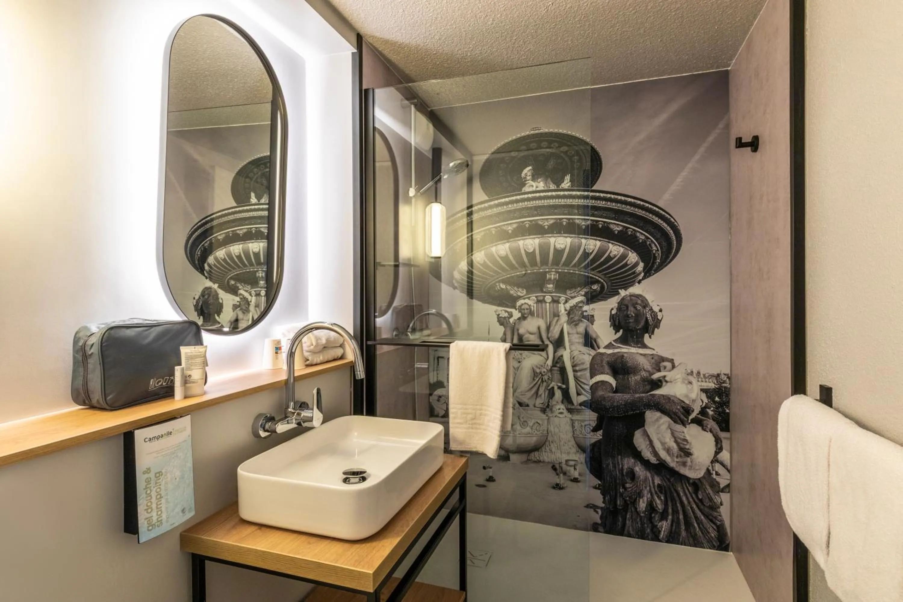 Bathroom in Campanile Evry Est - Saint Germain les Corbeil