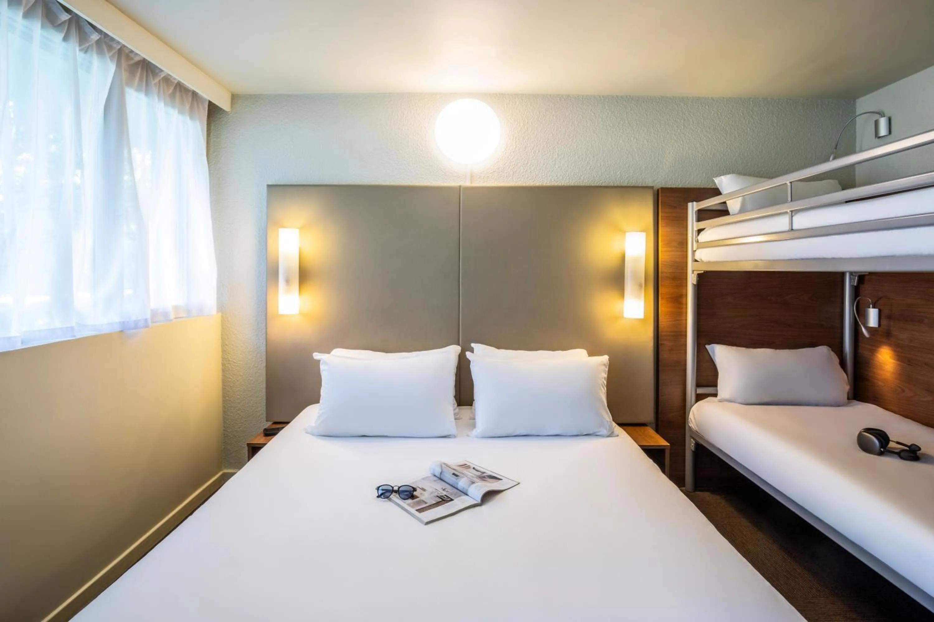 Bed in Campanile Evry Est - Saint Germain les Corbeil