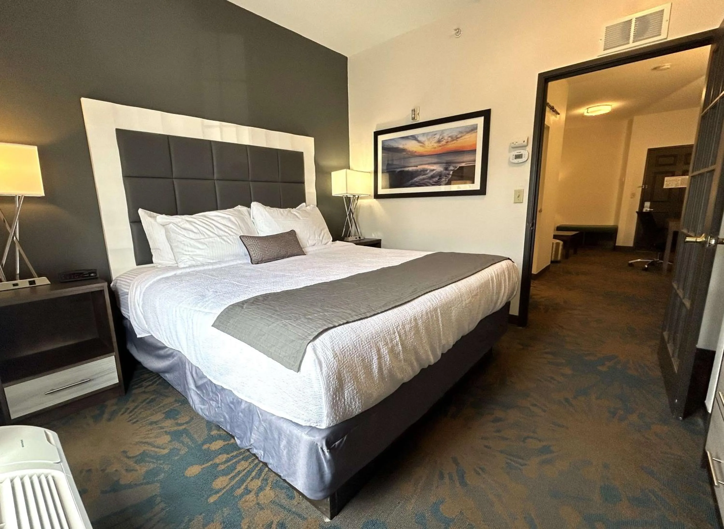 Photo of the whole room, Bed in Best Western Erie Inn & Suites