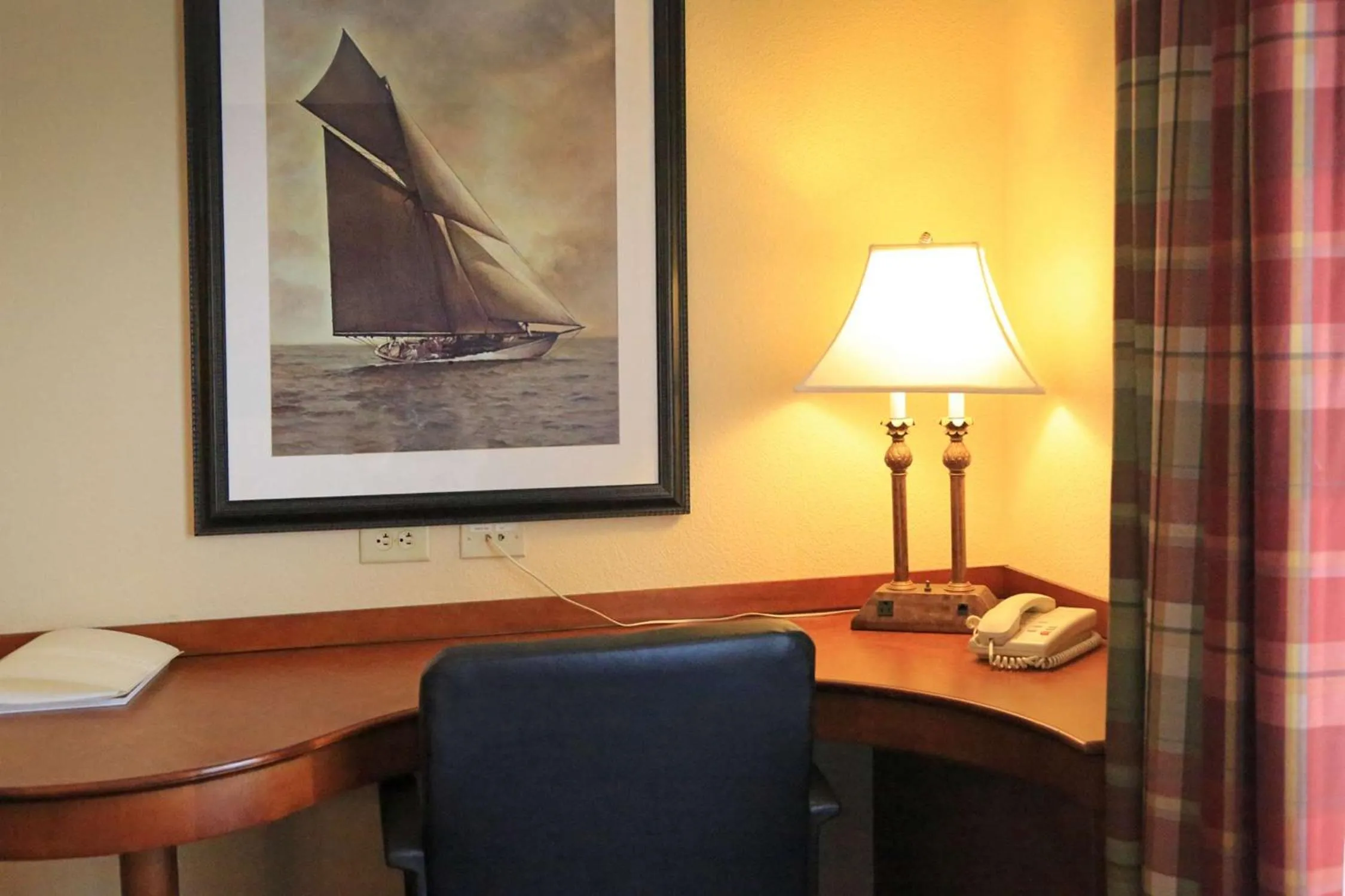 Bed in Hampton Inn Easton