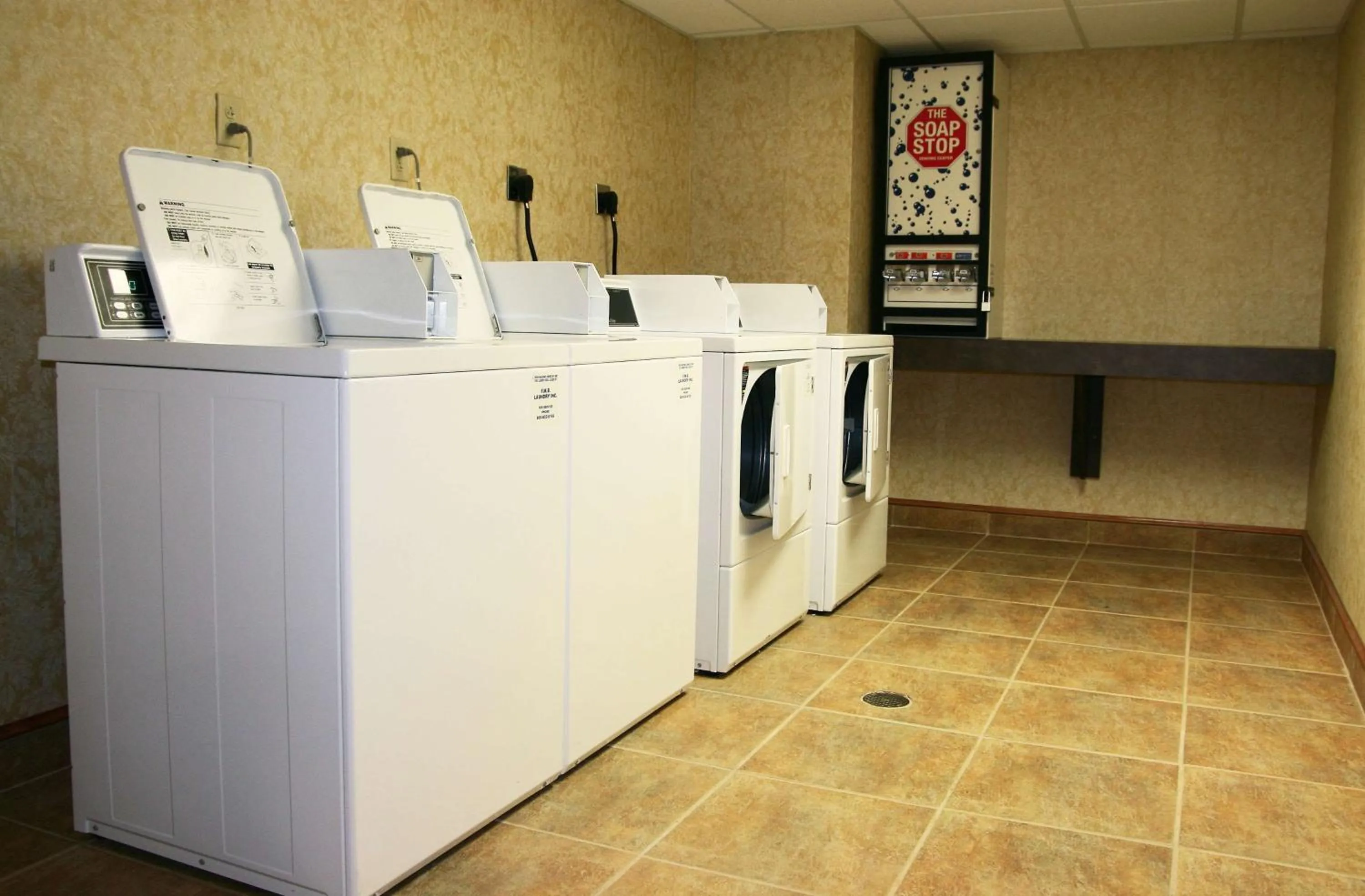 Property building in Hampton Inn Easton