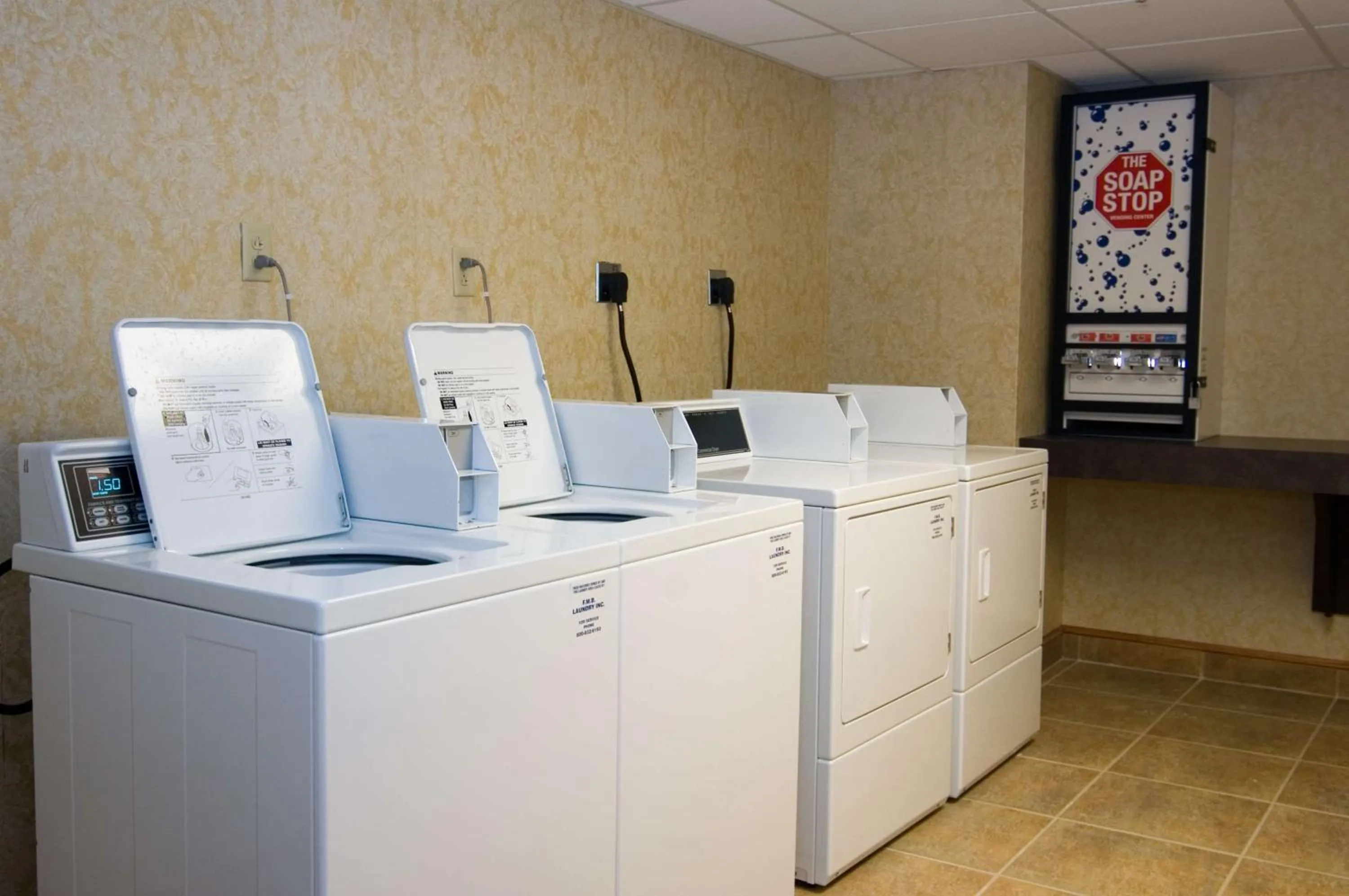 Property building in Hampton Inn Easton