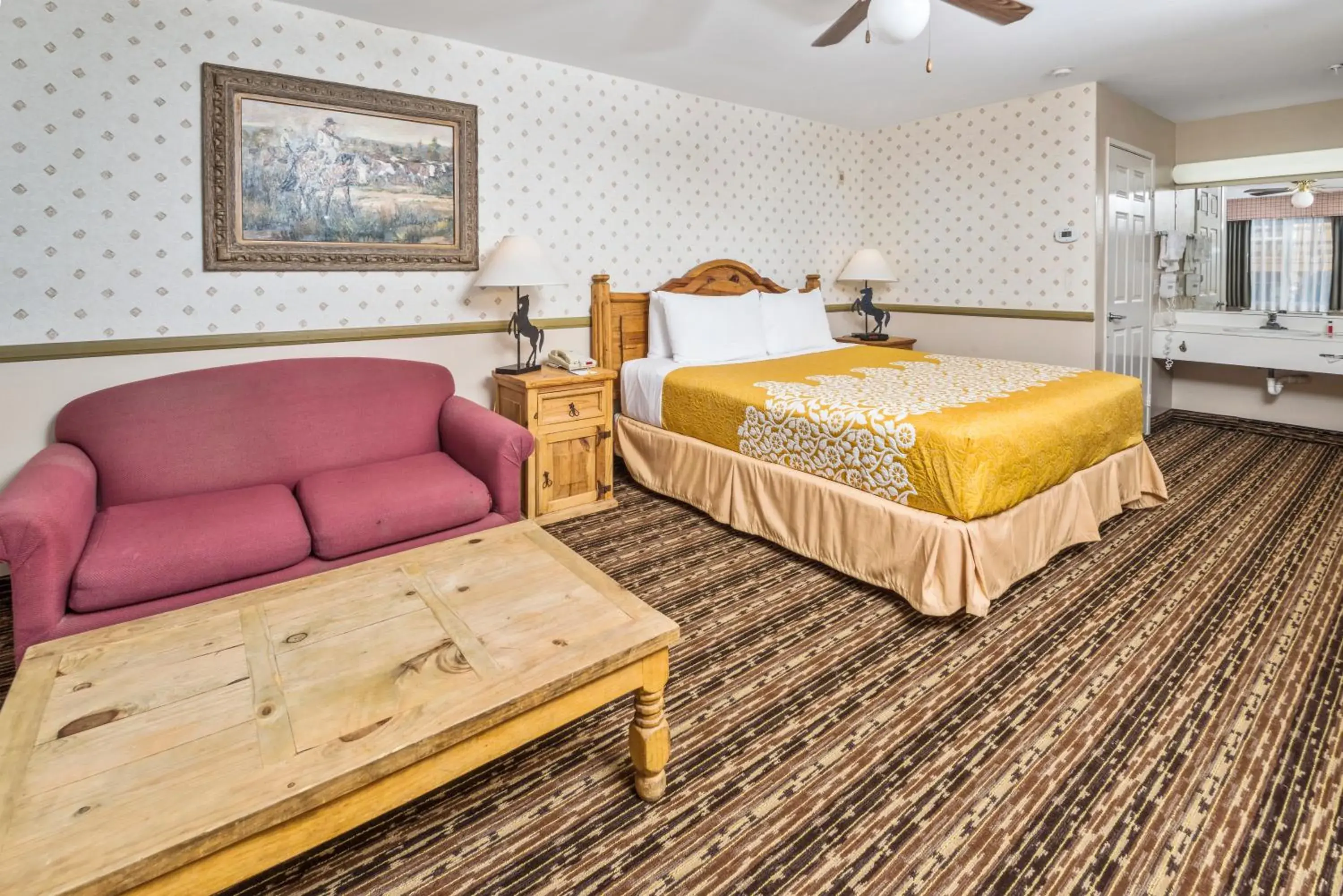 Queen Room - Non-Smoking in Days Inn by Wyndham Lebec Queen Room - Non-Smoking in Days Inn by Wyndham Lebec