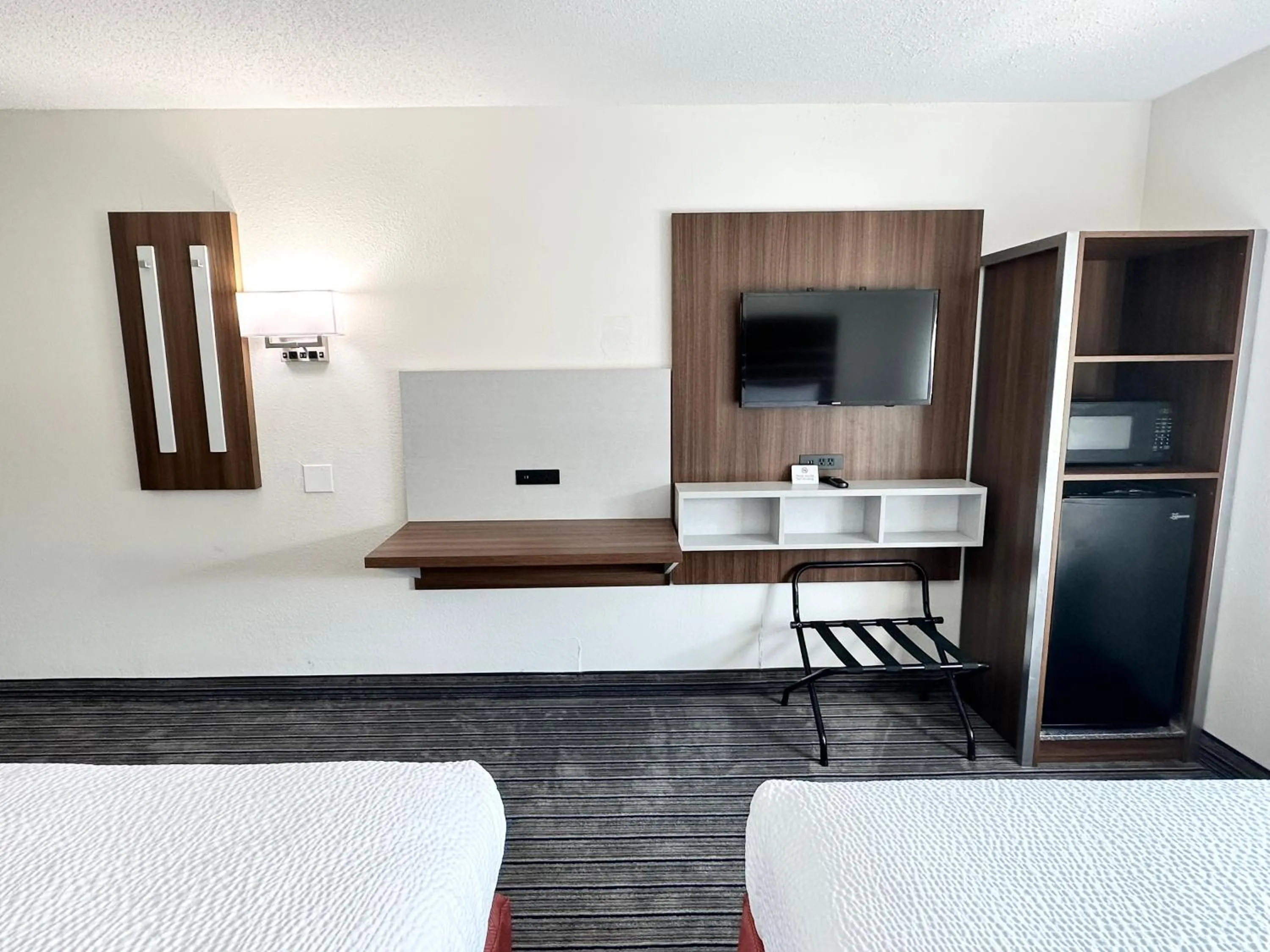TV and multimedia, Bed in Ramada by Wyndham Lithia Springs Atlanta