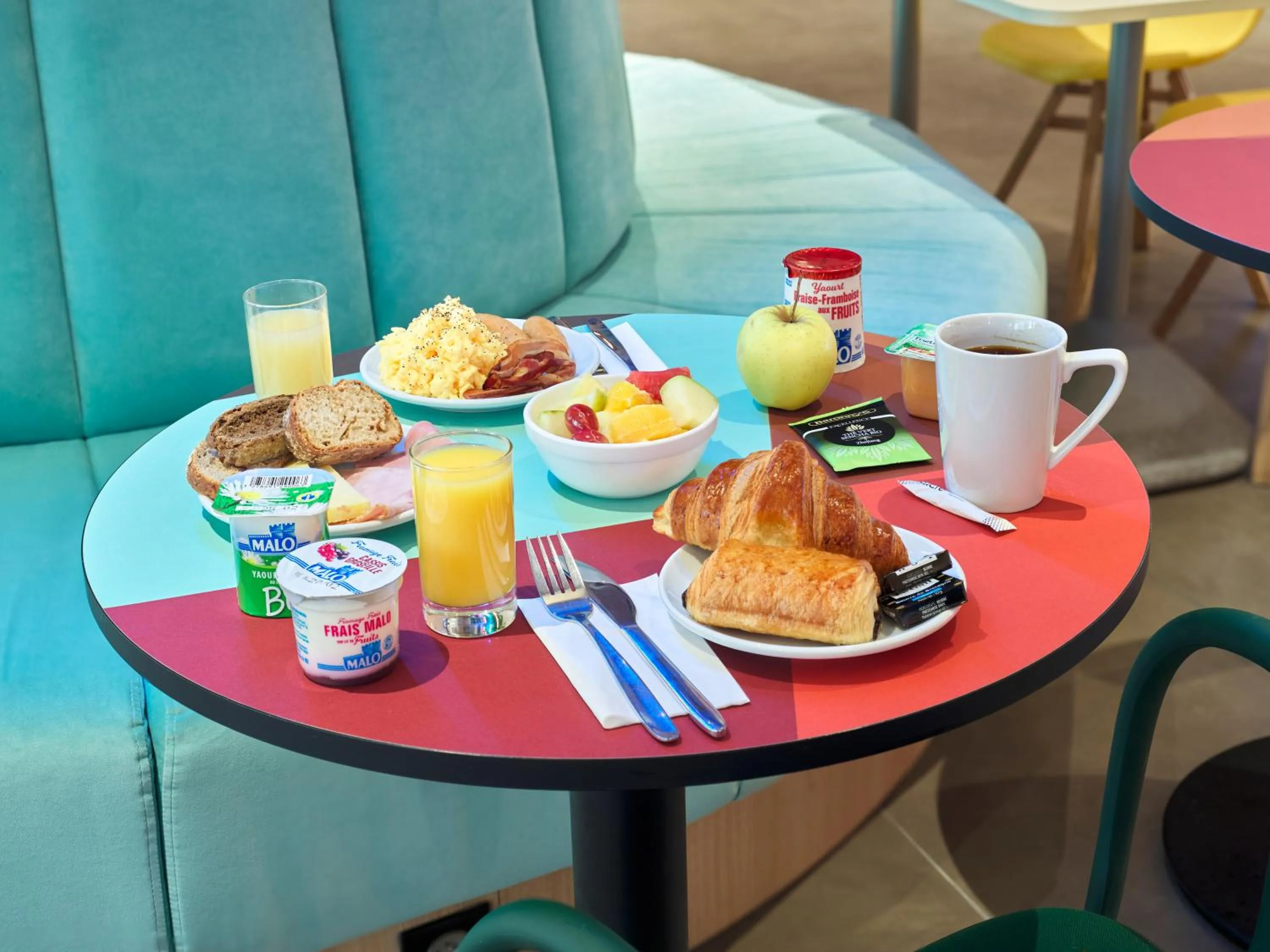 Breakfast in B&B HOTEL Paris 17 Batignolles