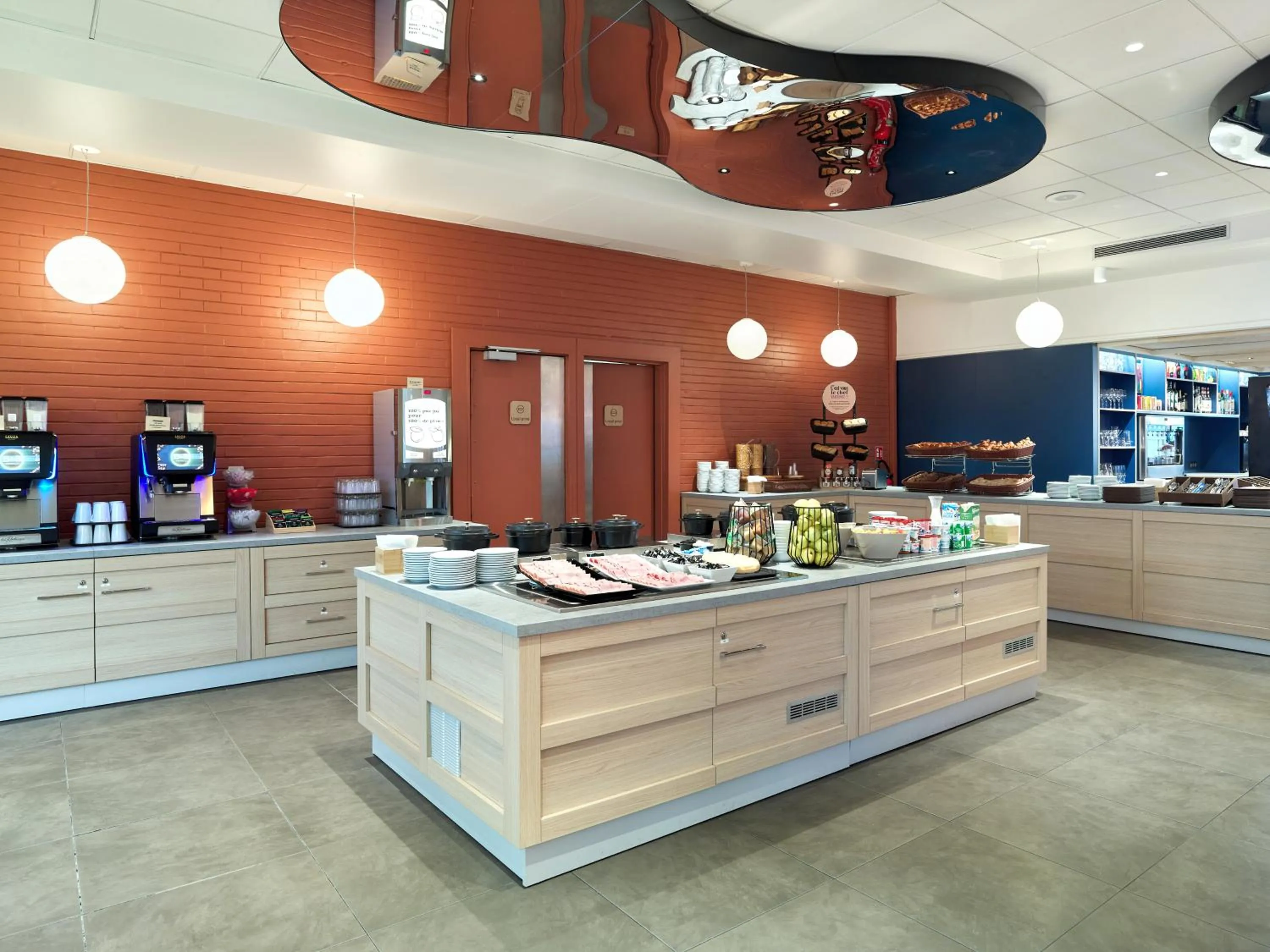 Breakfast in B&B HOTEL Paris 17 Batignolles