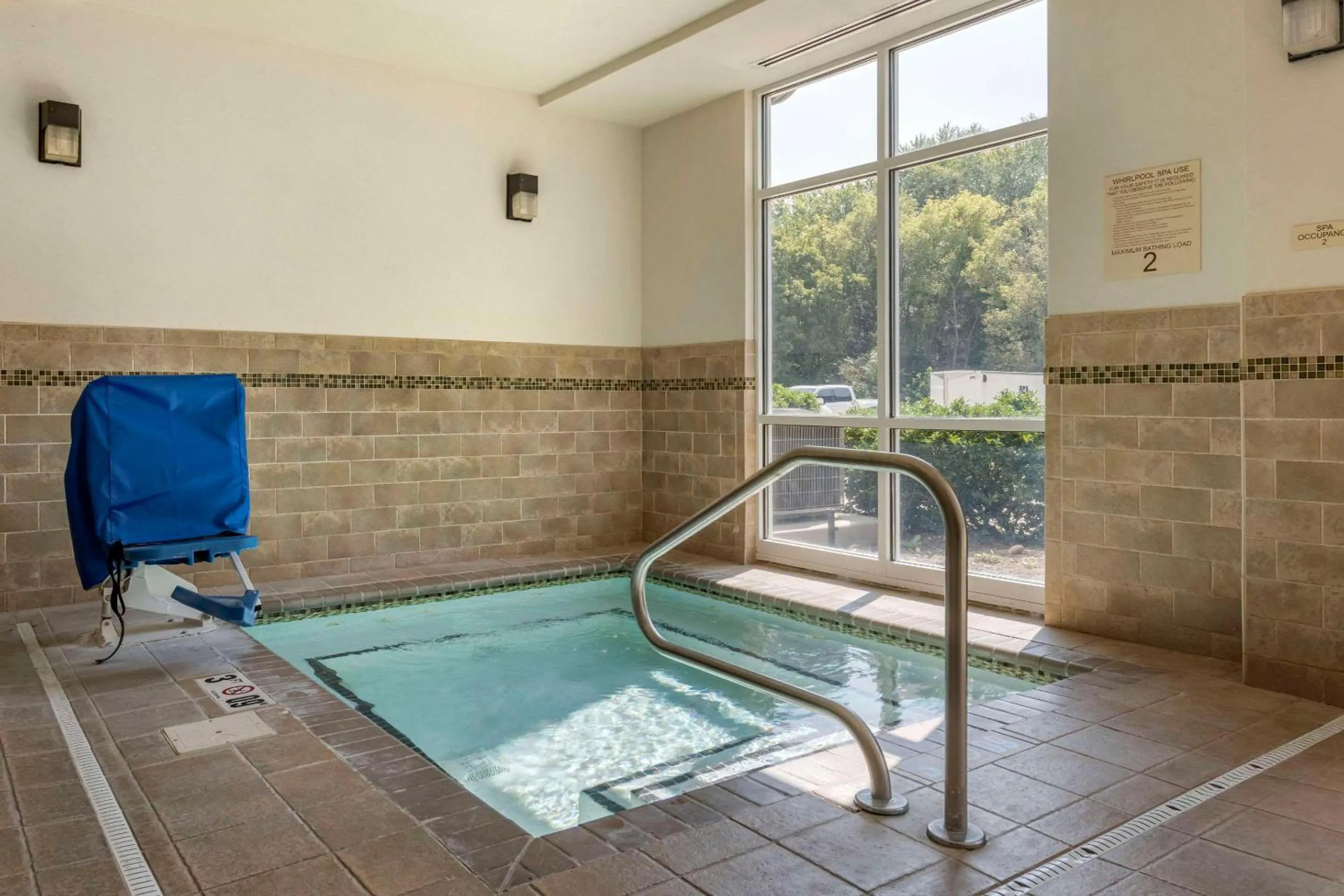 Hot Tub in Comfort Inn & Suites Dover