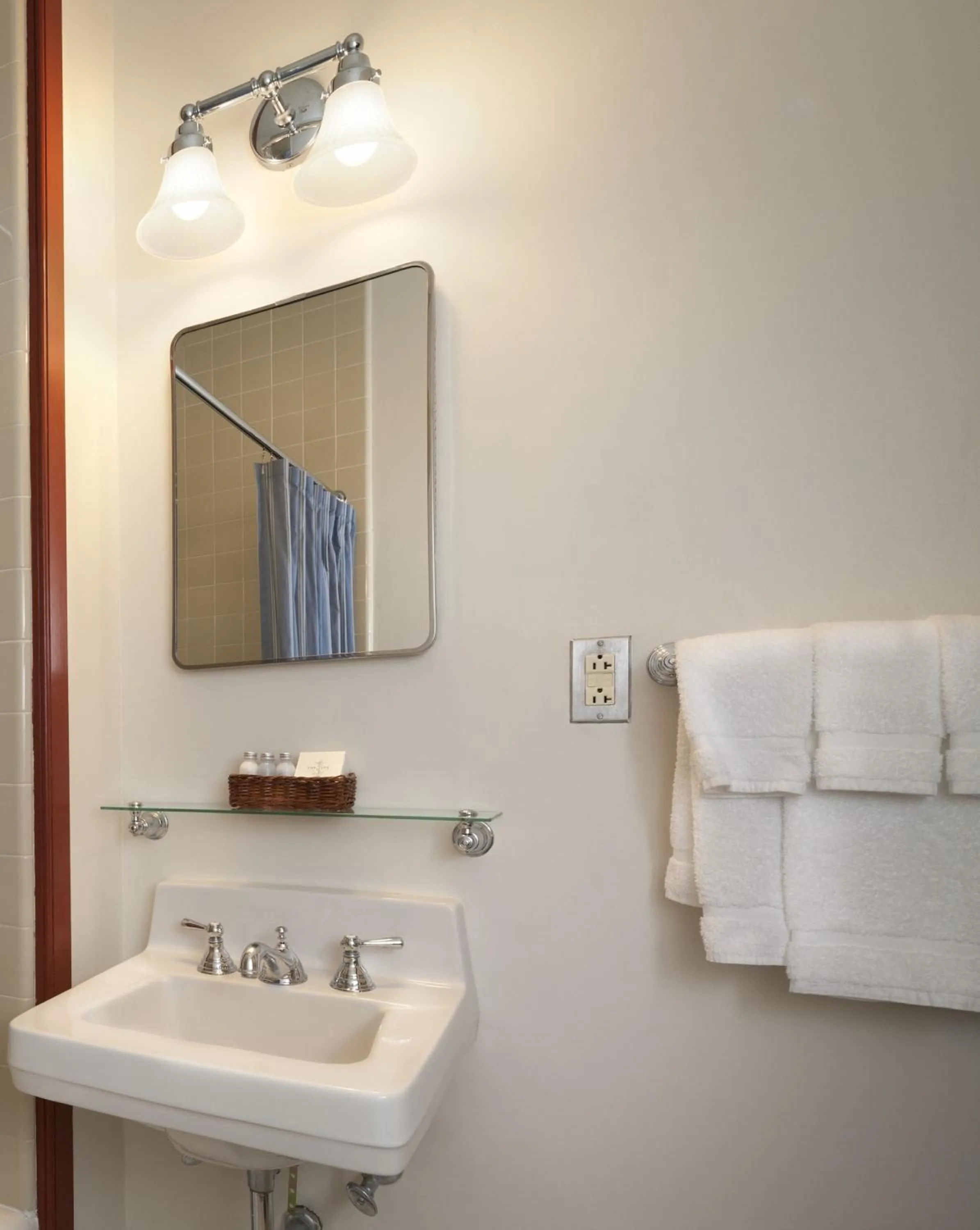Bathroom in Colonial Houses, an official Colonial Williamsburg Hotel