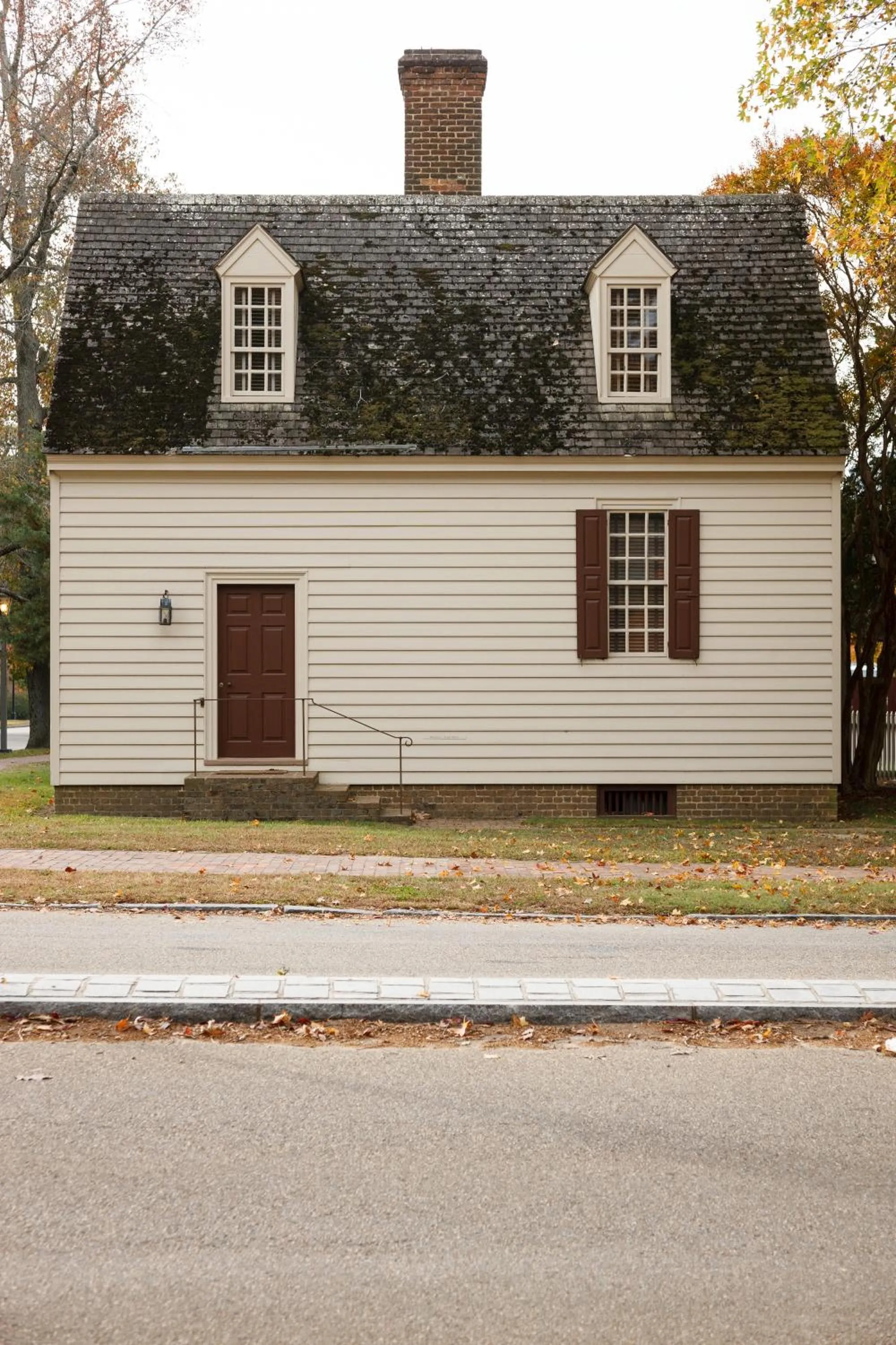 Property building in Colonial Houses, an official Colonial Williamsburg Hotel